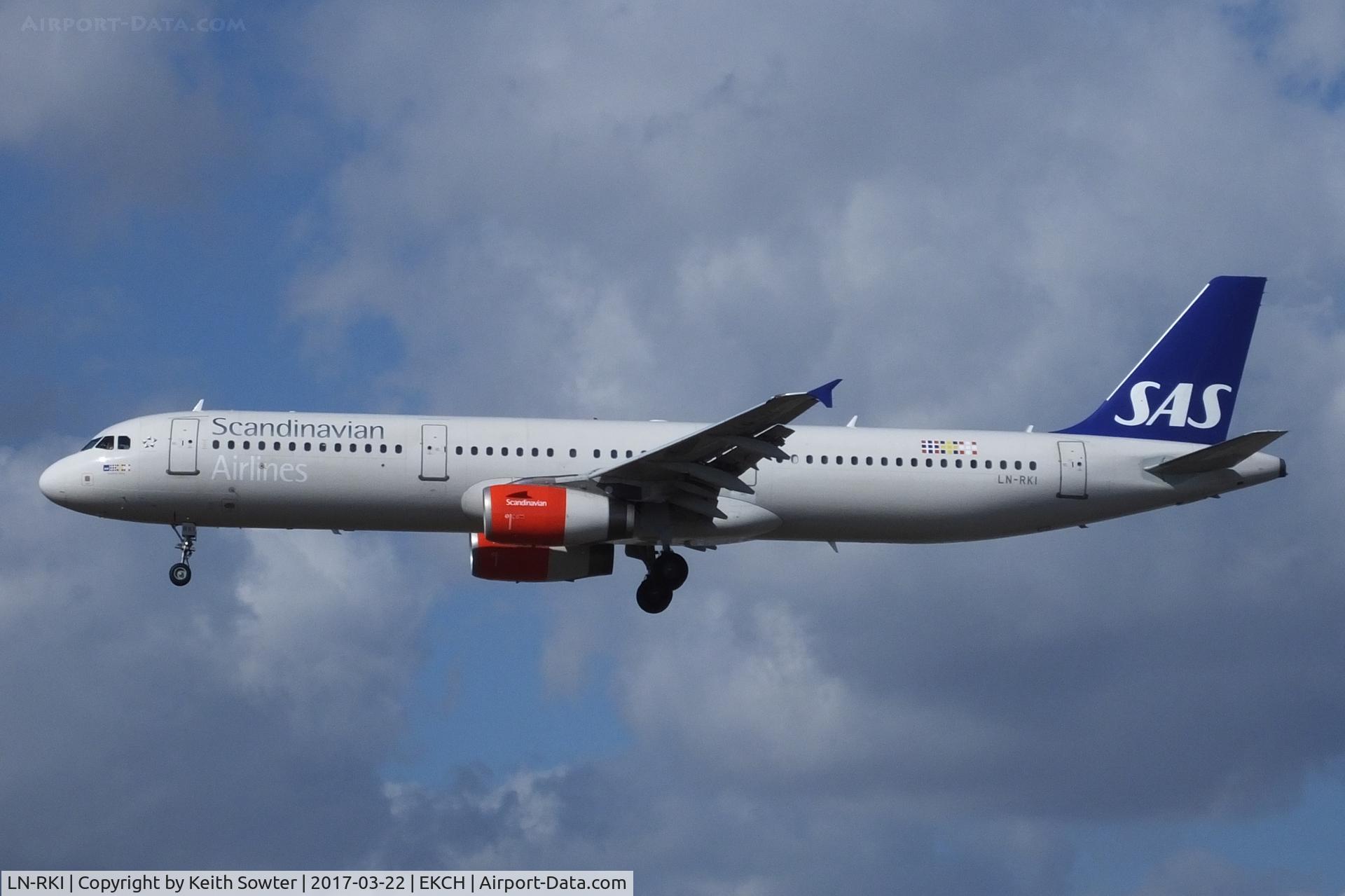 LN-RKI, 2002 Airbus A321-232 C/N 1817, Short finals to land