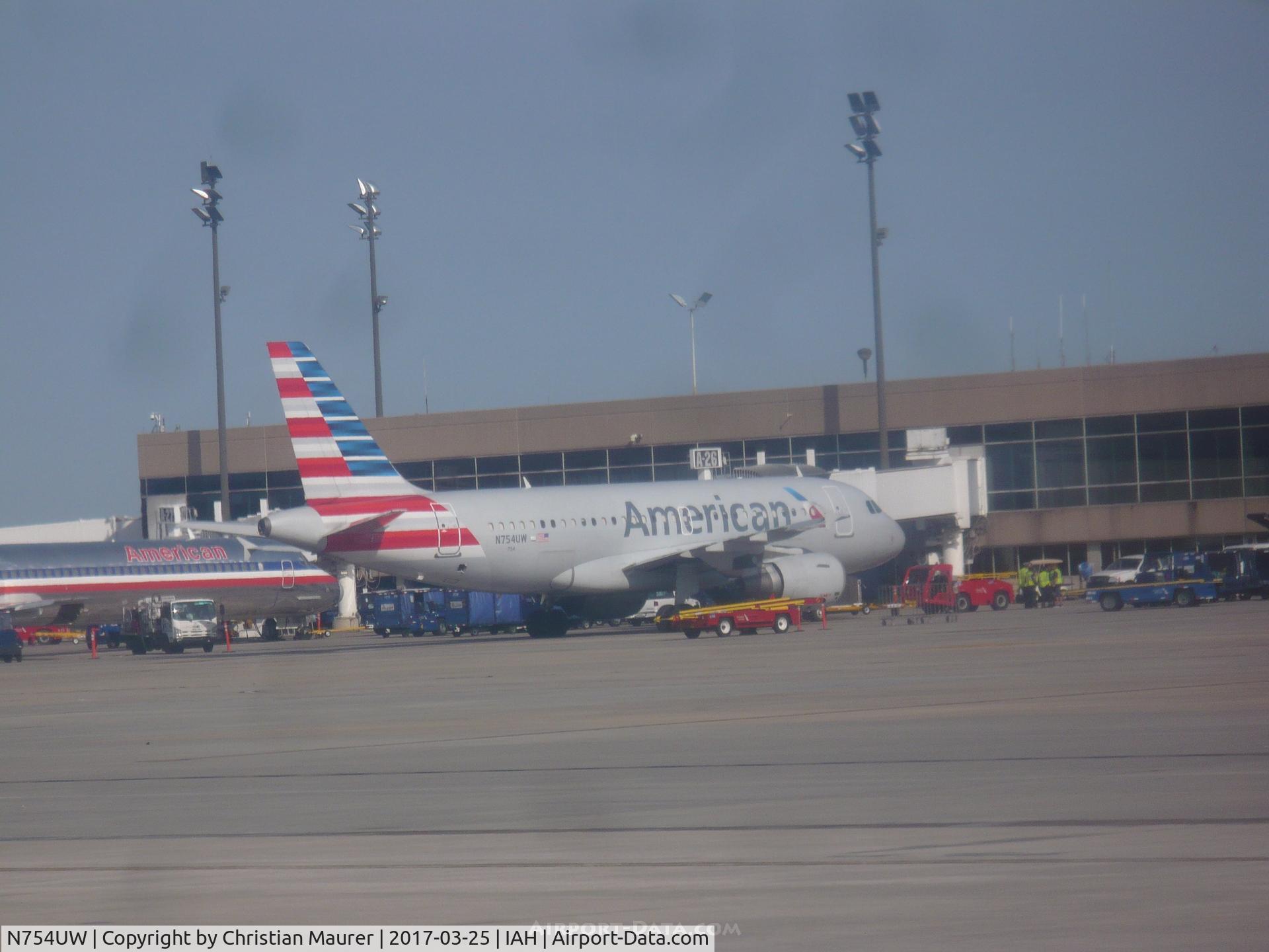 N754UW, 2000 Airbus A319-112 C/N 1328, American A319-112