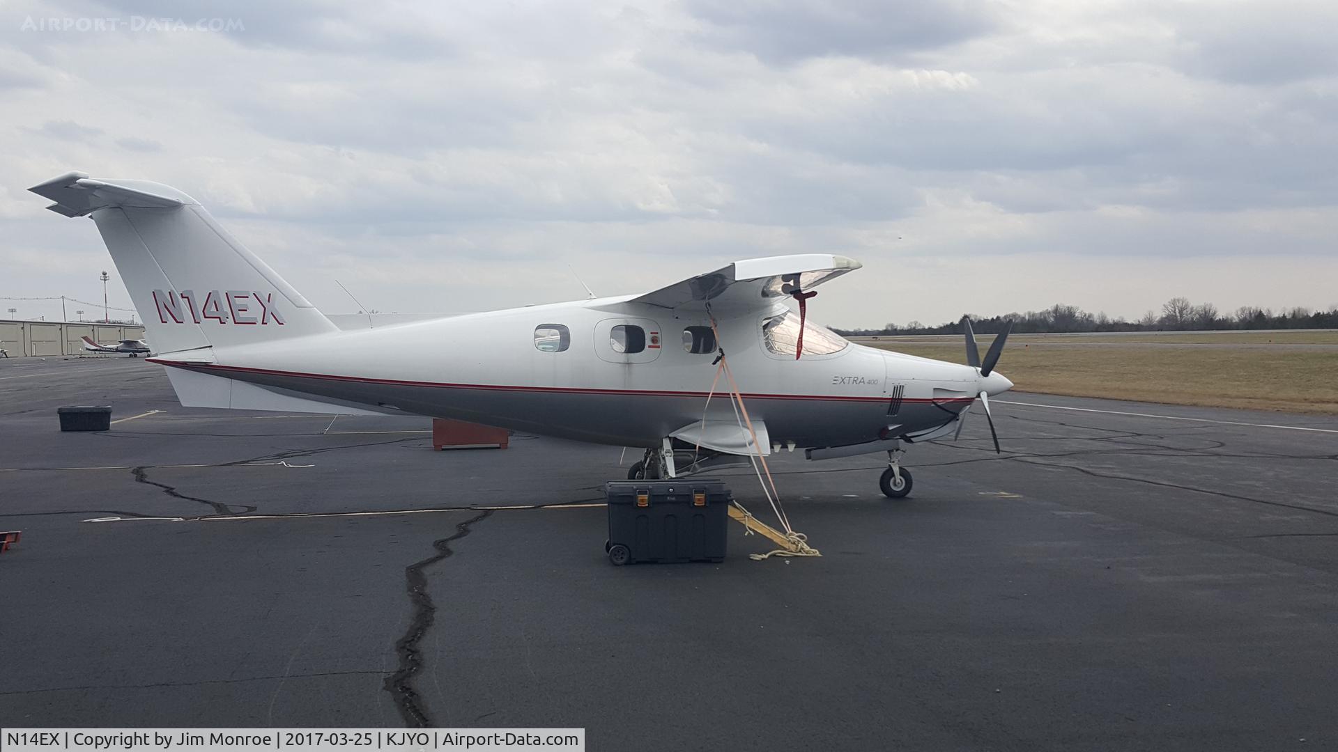 N14EX, 2000 Extra EA-400 C/N 15, On the ramp @ Leesburg, VA