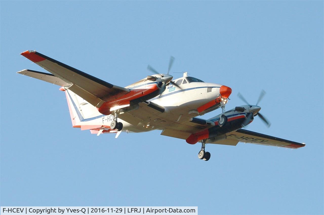 F-HCEV, 2009 Hawker Beechcraft B200GT King Air C/N BY-91, Hawker Beechcraft B200GT King Air, Short approach rwy 08, Landivisiau Naval Air Base (LFRJ)
