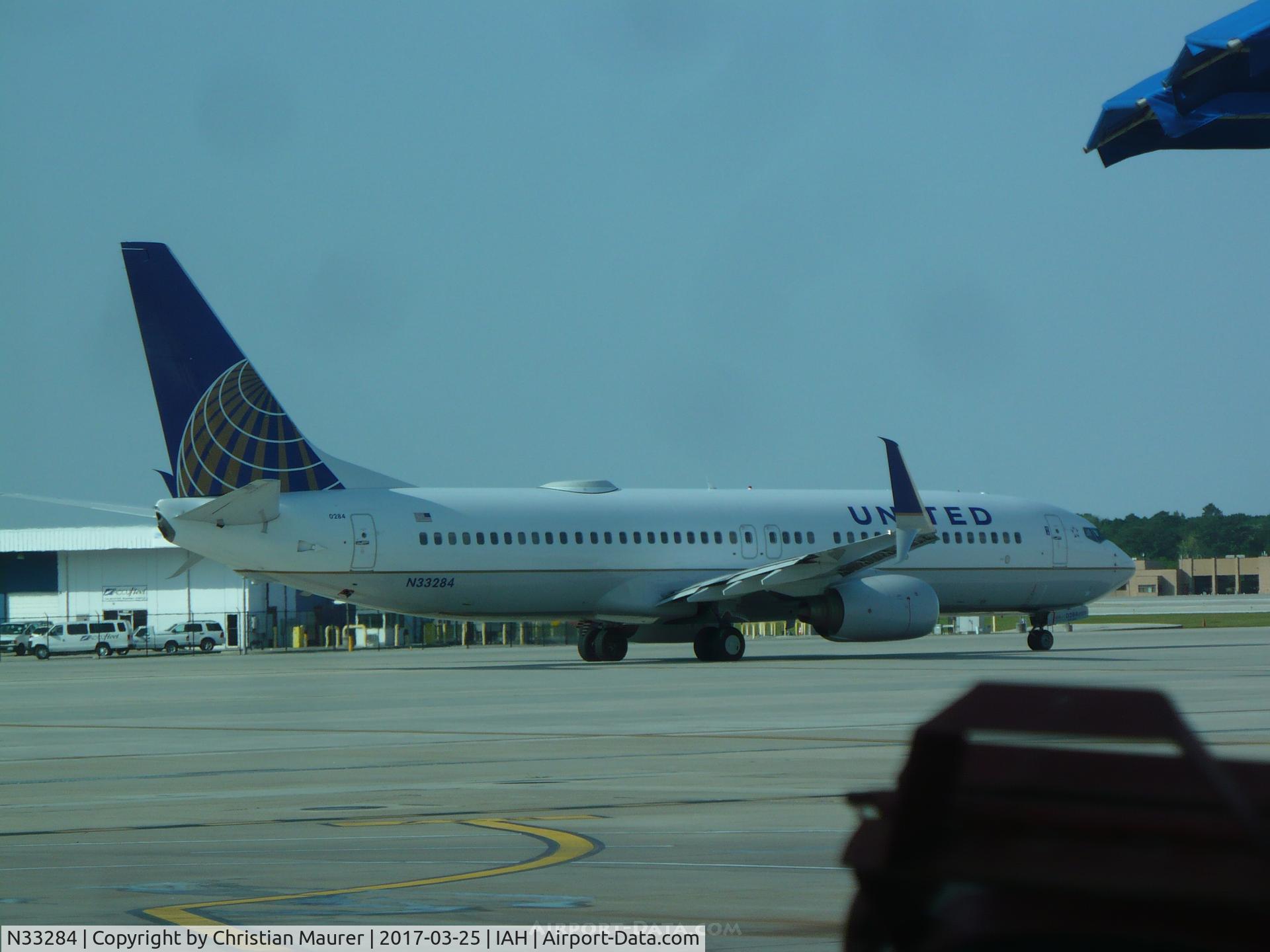 N33284, 2004 Boeing 737-824 C/N 31635, United 737-824