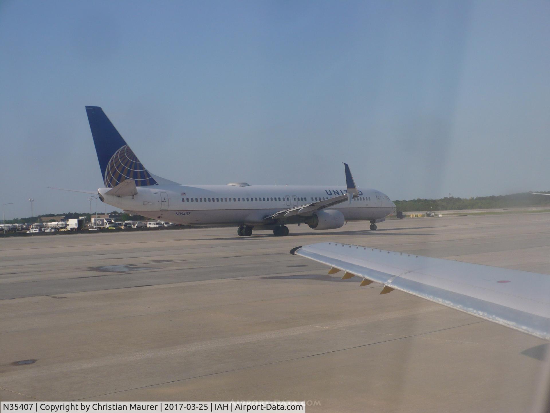 N35407, 2001 Boeing 737-924 C/N 30124, United 737-924
