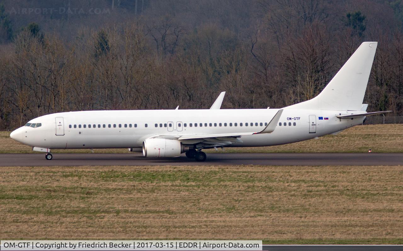 OM-GTF, 1998 Boeing 737-86J C/N 28070, taxying to the active