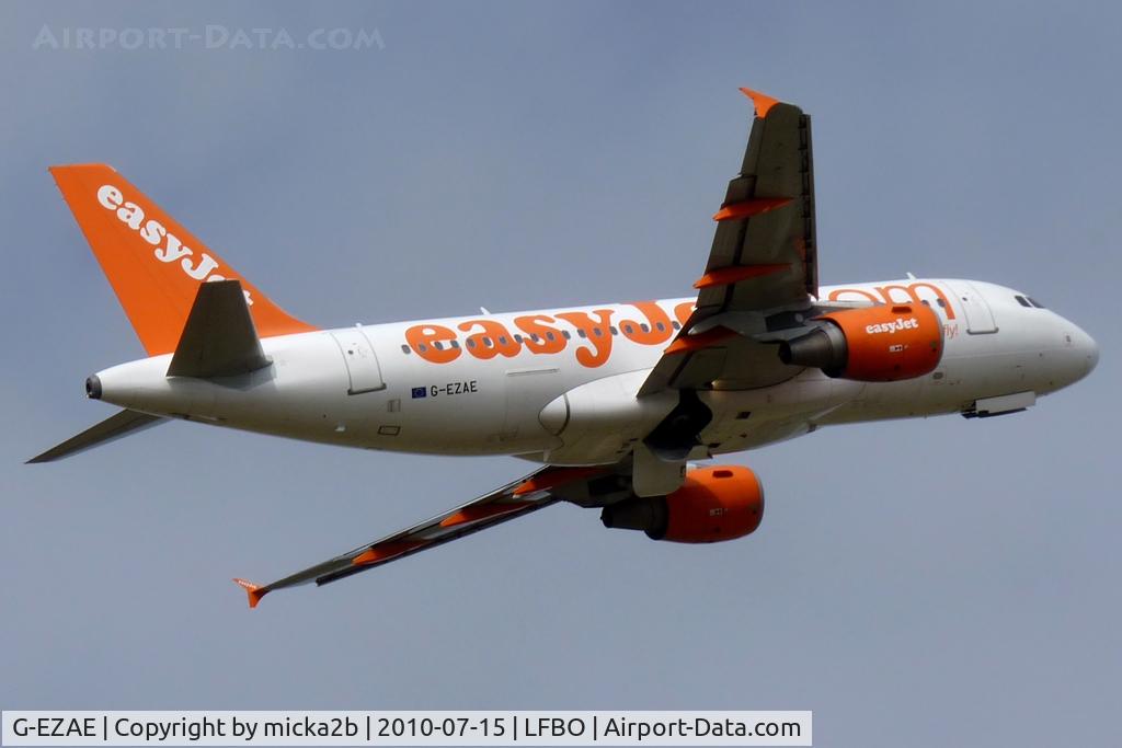G-EZAE, 2006 Airbus A319-111 C/N 2709, Take off