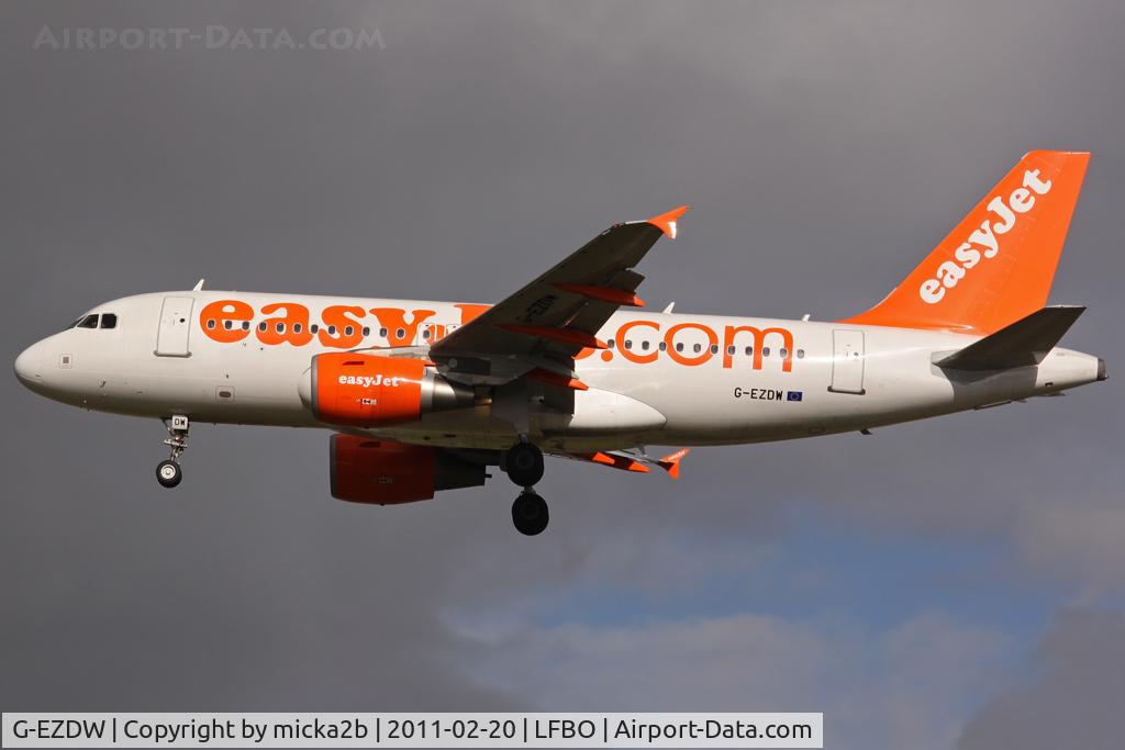 G-EZDW, 2008 Airbus A319-111 C/N 3746, Landing