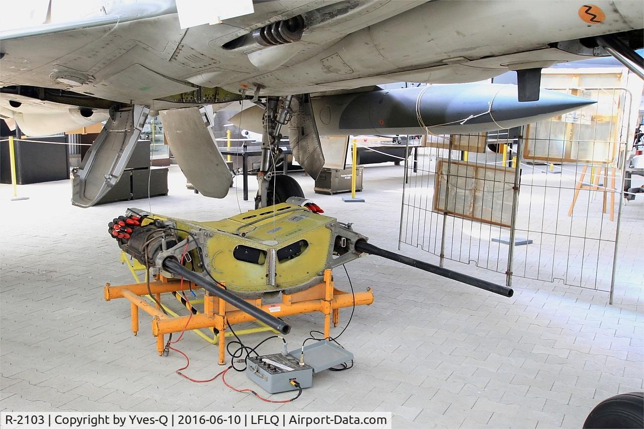R-2103, Dassault Mirage IIIRS C/N 17-26-135/1028, R-2103 - Dassault Mirage IIIRS, Close view of guns frame unit, Musée Européen de l'Aviation de Chasse at Montélimar-Ancône airfield (LFLQ)