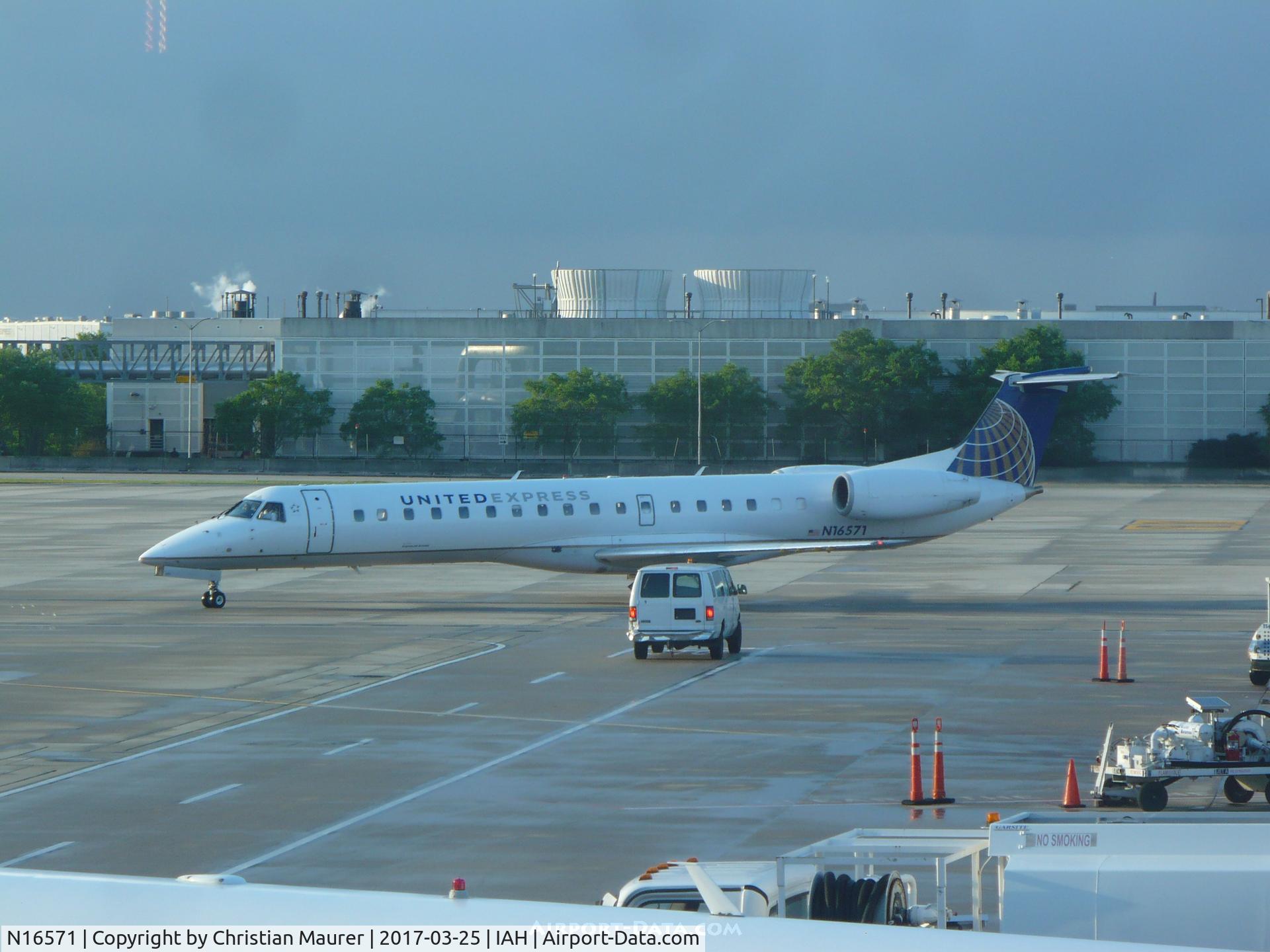 N16571, 2002 Embraer ERJ-145LR (EMB-145LR) C/N 145633, ERJ-145LR