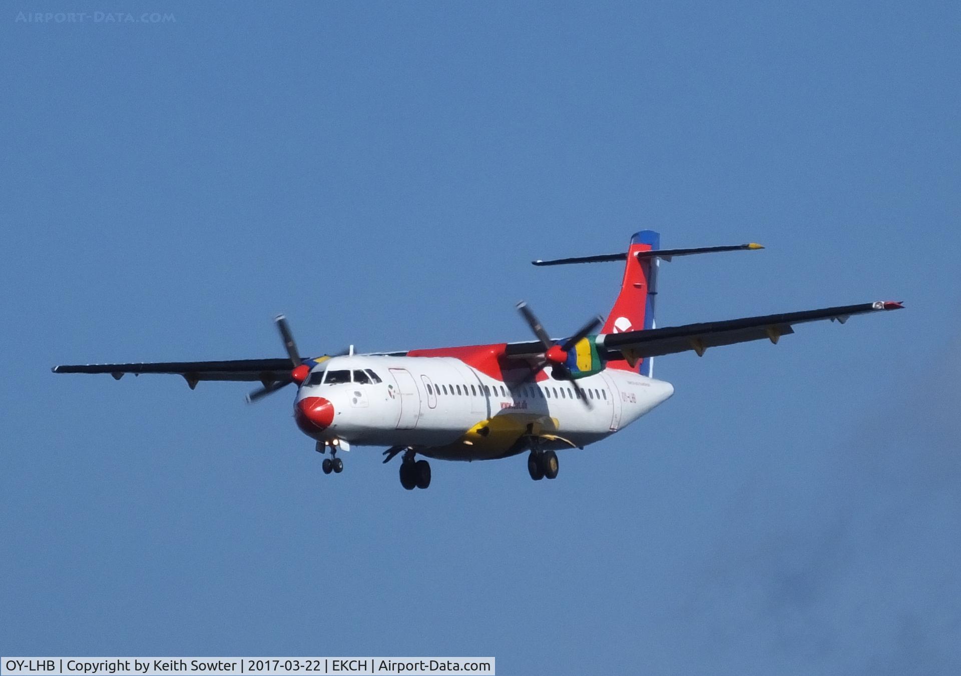 OY-LHB, 1997 ATR 72-202 C/N 496, Short finals to land