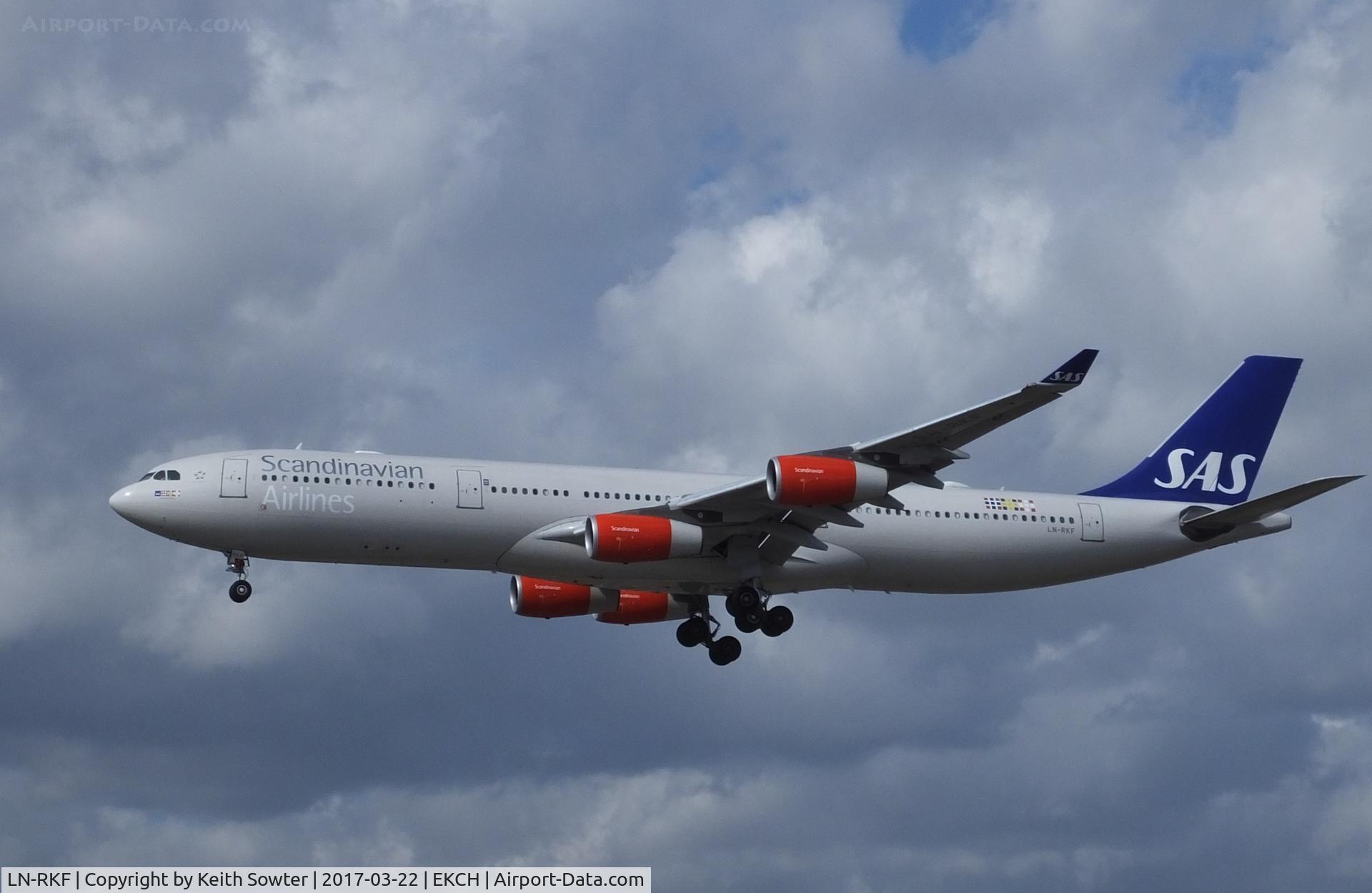 LN-RKF, 2001 Airbus A340-313X C/N 413, Short finals to land at Copenhagen