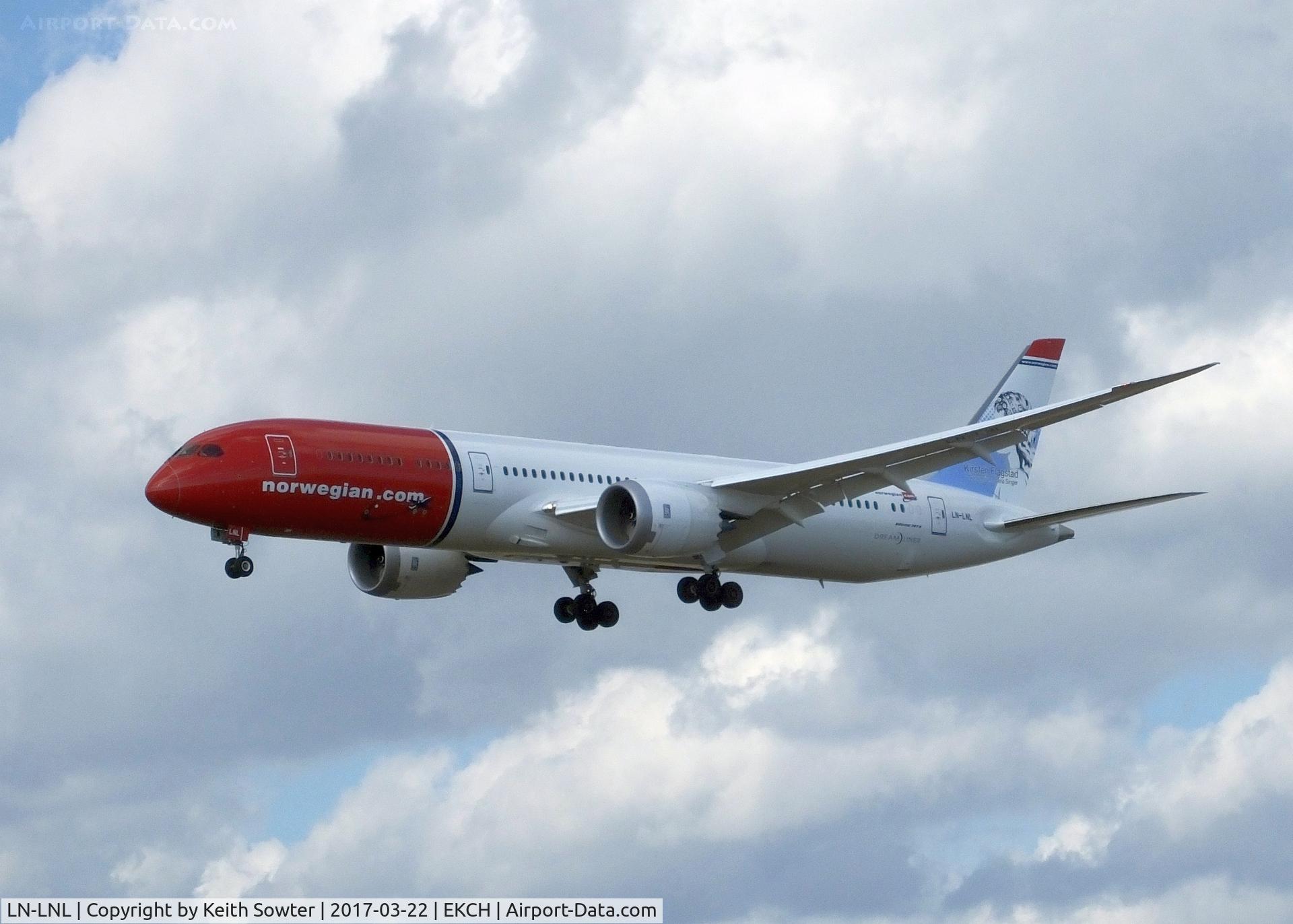 LN-LNL, 2016 Boeing 787-9 Dreamliner C/N 37931, Short finals to land at Copenhagen