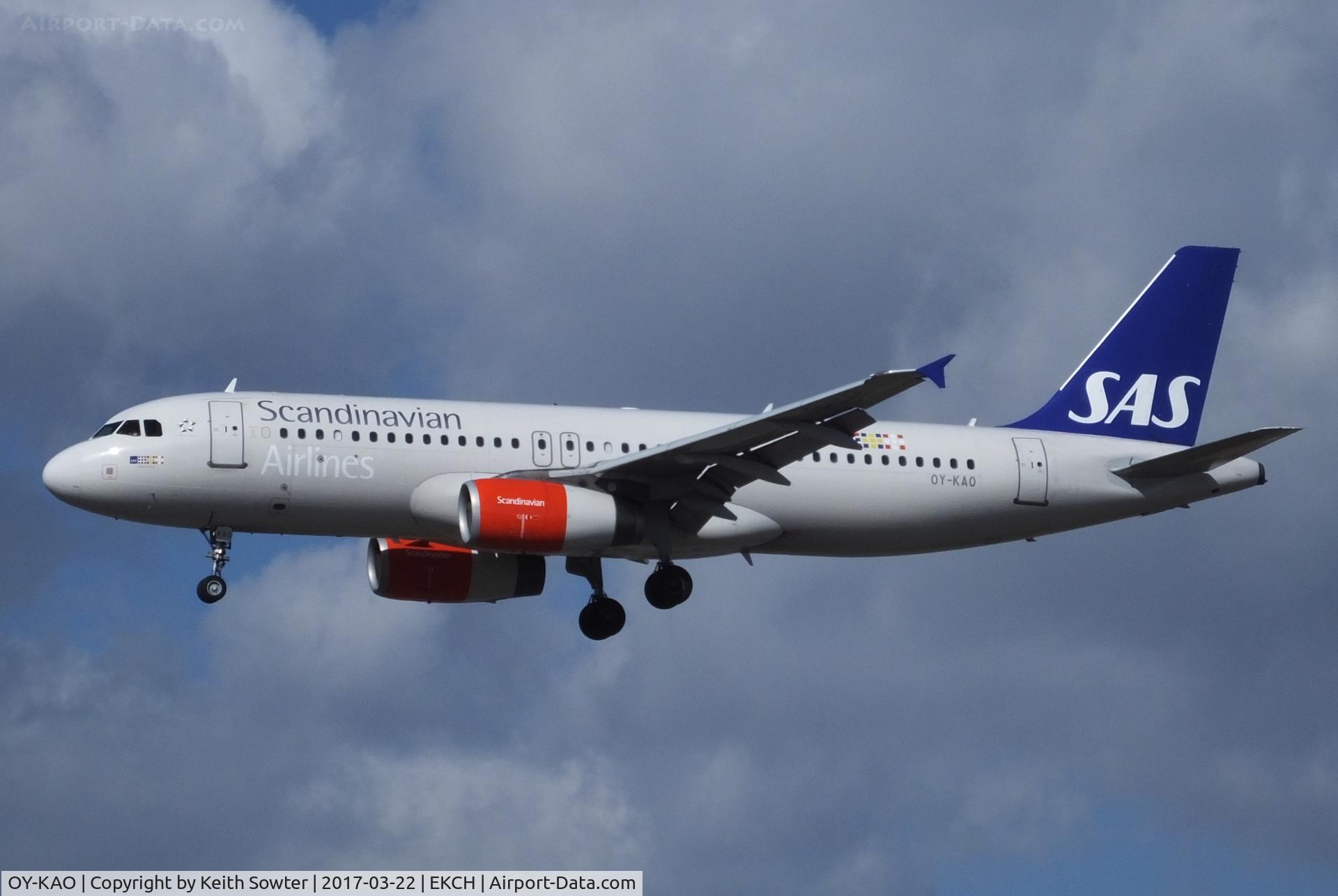 OY-KAO, 2006 Airbus A320-232 C/N 2990, Short finals to land at Copenhagen