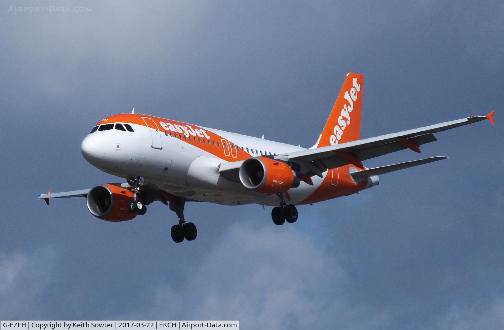 G-EZFH, 2009 Airbus A319-111 C/N 3854, Short finals to land at Copenhagen