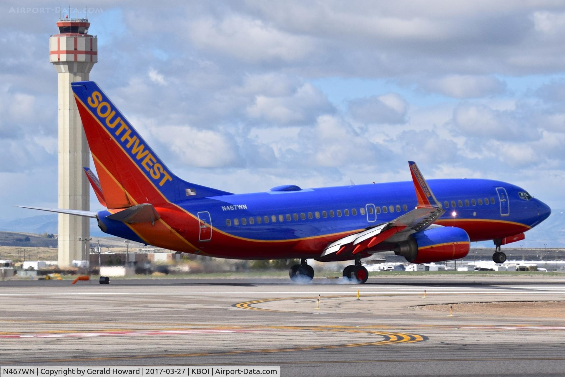 N467WN, 2004 Boeing 737-7H4 C/N 33830, Touch down on RWY 28R.