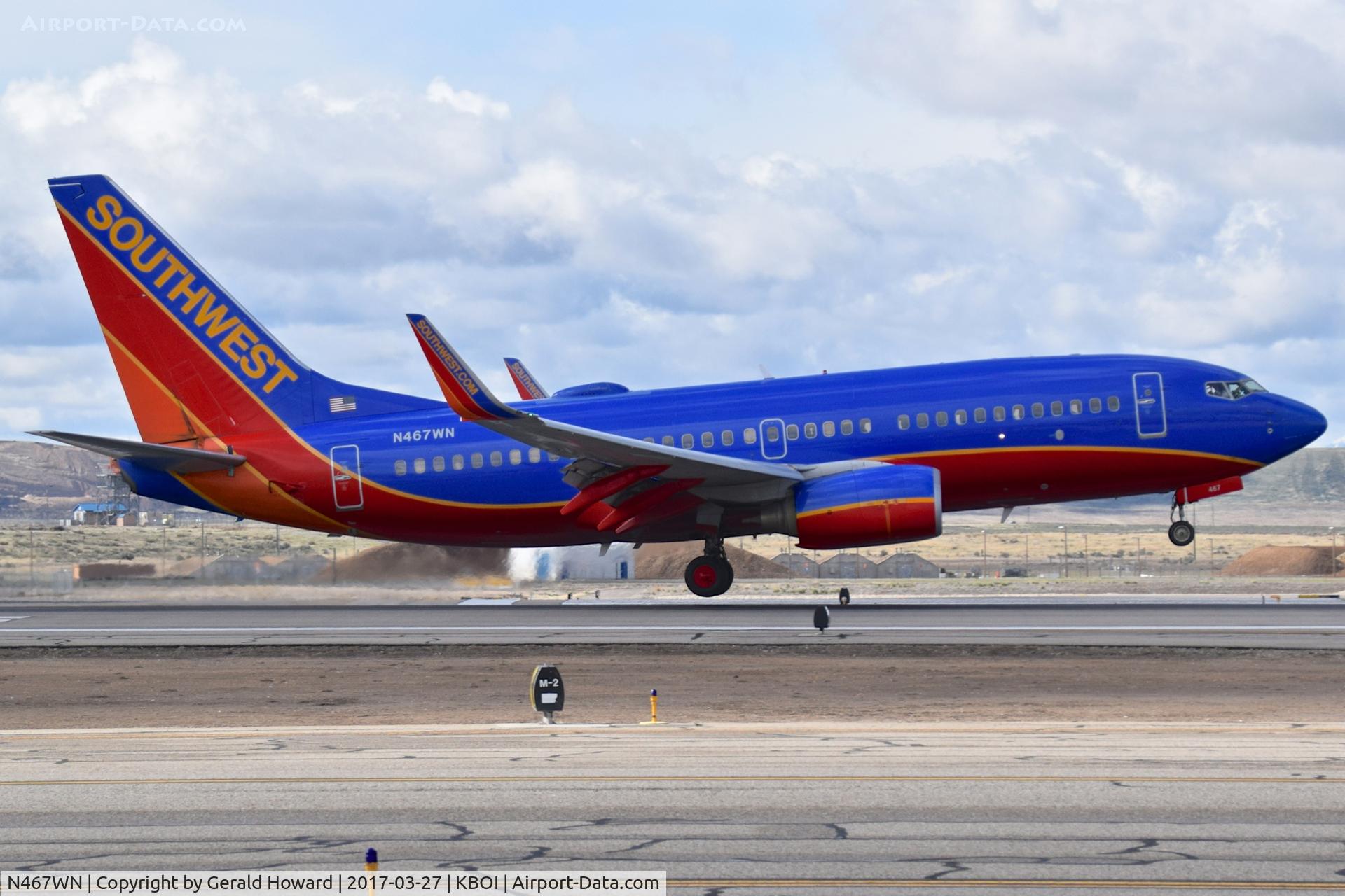 N467WN, 2004 Boeing 737-7H4 C/N 33830, Just about to land on RWY 28R.