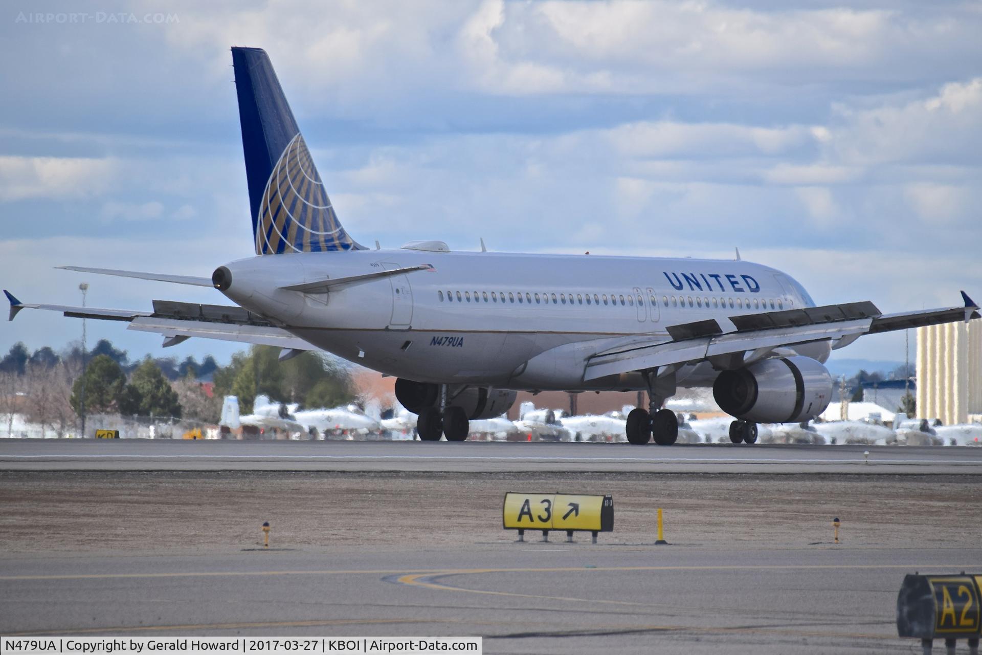 N479UA, 2001 Airbus A320-232 C/N 1538, Landing roll out on RWY 28R.