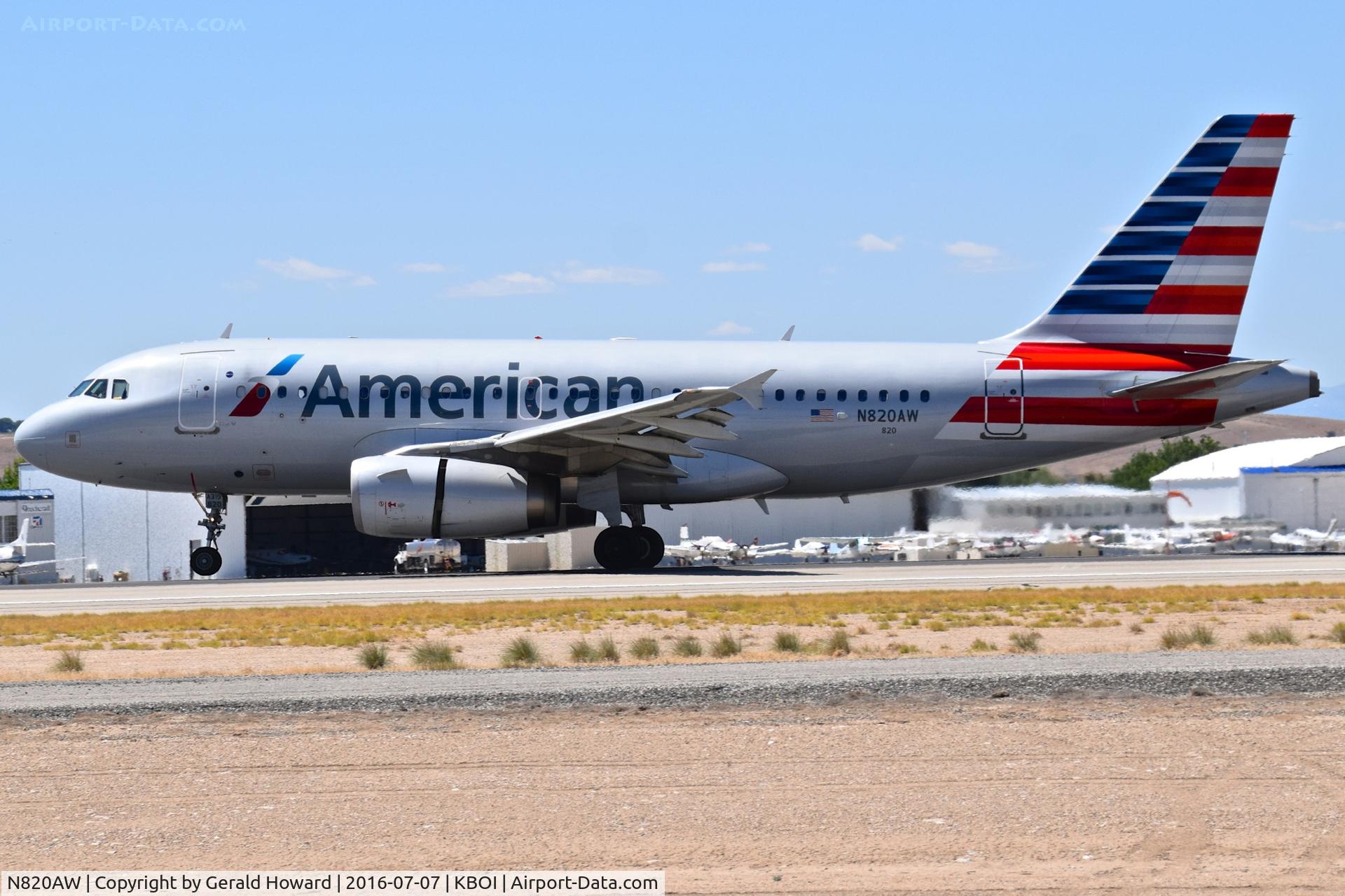 N820AW, 2000 Airbus A319-132 C/N 1397, Landing RWY 10L.