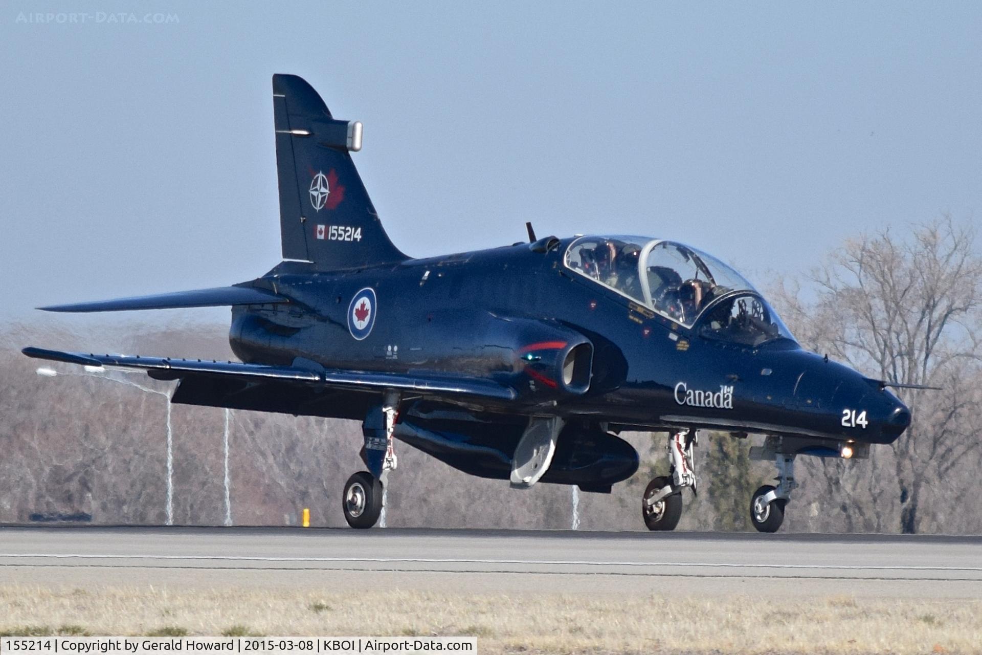 155214, 2001 BAe Systems CT-155 Hawk C/N IT022/708, Landing RWY 10R.  No.2 CFFTS, Moose Jaw, Saskatchewan, Canada.