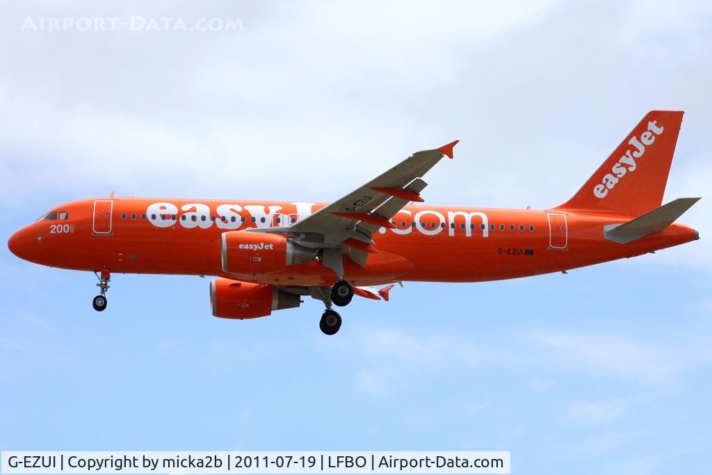 G-EZUI, 2011 Airbus A320-214 C/N 4721, Landing