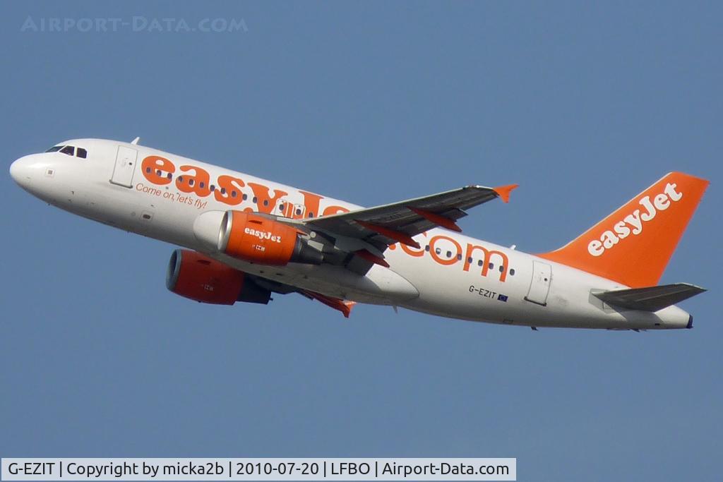 G-EZIT, 2005 Airbus A319-111 C/N 2538, Take off