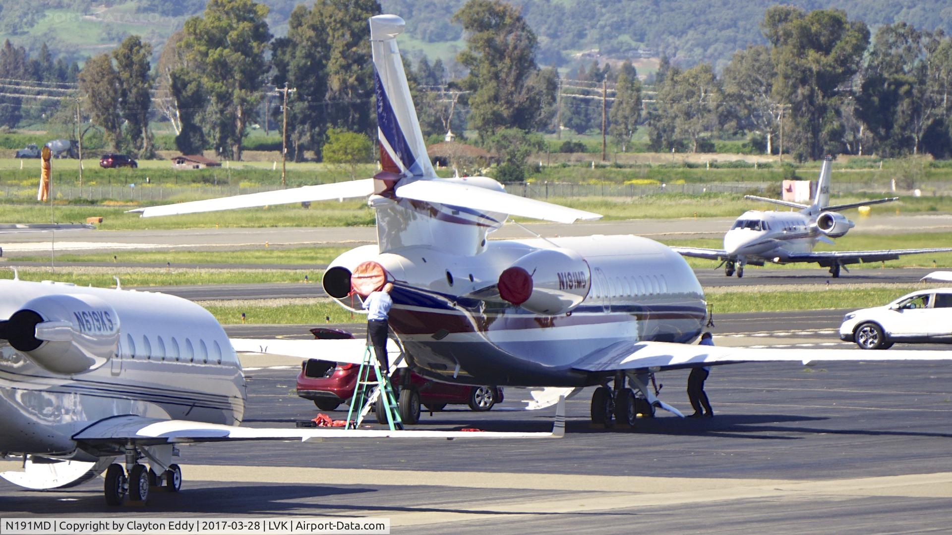 N191MD, 2012 Dassault Falcon 7X C/N 180, Livermore Airport California 2017.
