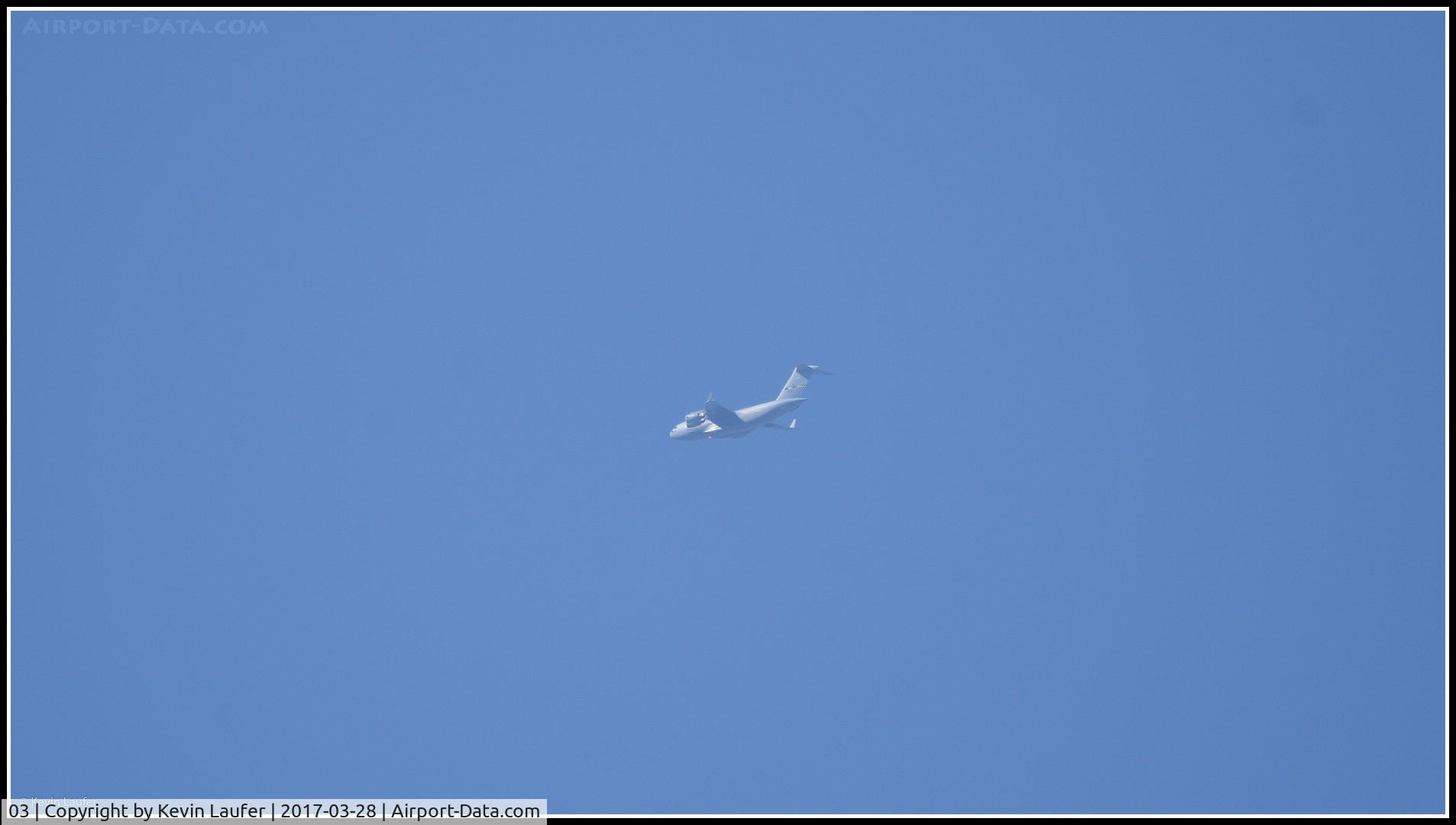 03, 2009 Boeing C-17A Globemaster III C/N F-211, Über Günzburg in der TRA 207/307