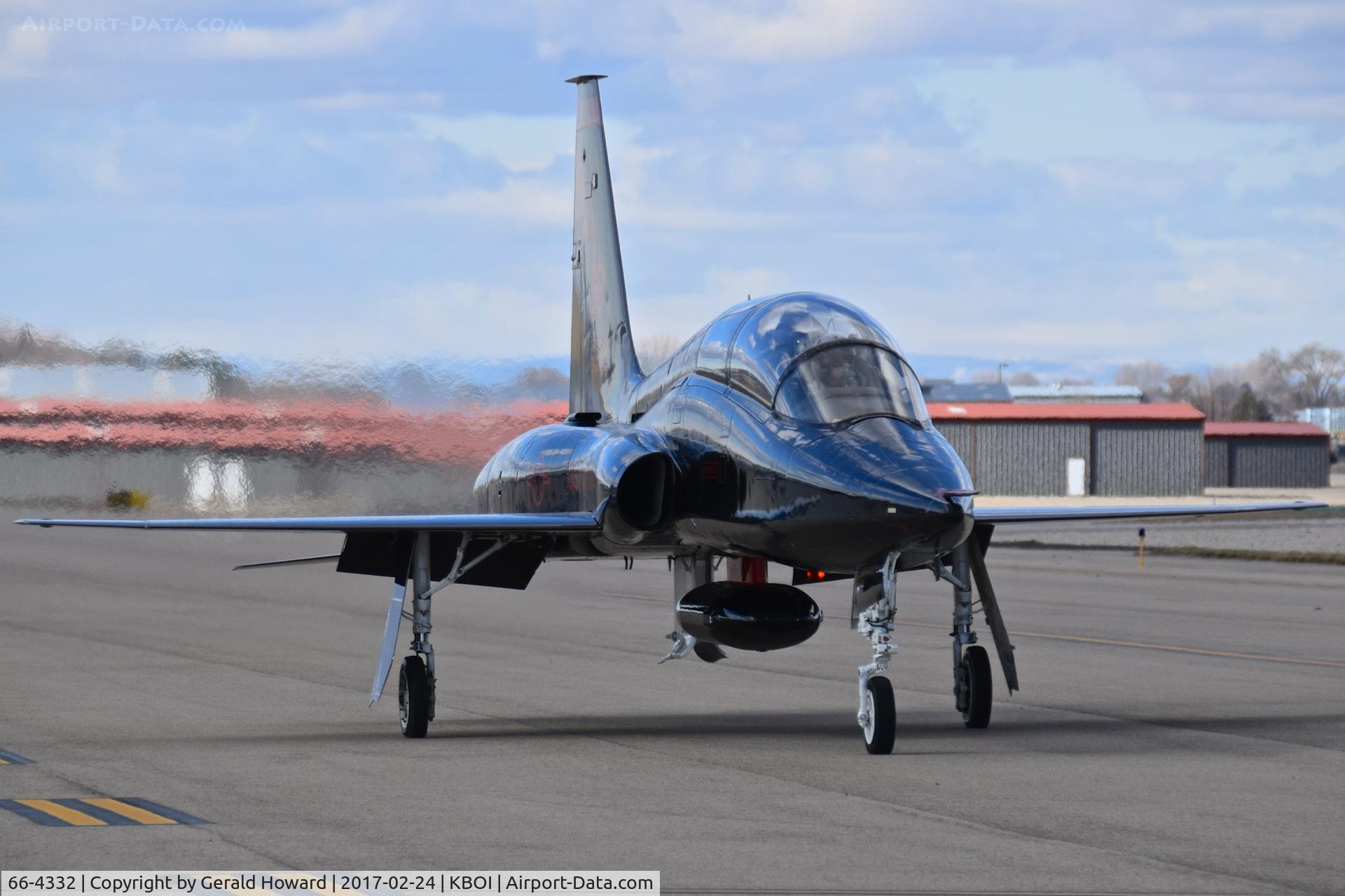 66-4332, 1966 Northrop T-38A Talon C/N N.5908, Taxiing from south GA ramp. 9th Recon Wing, Beale AFB, CA.