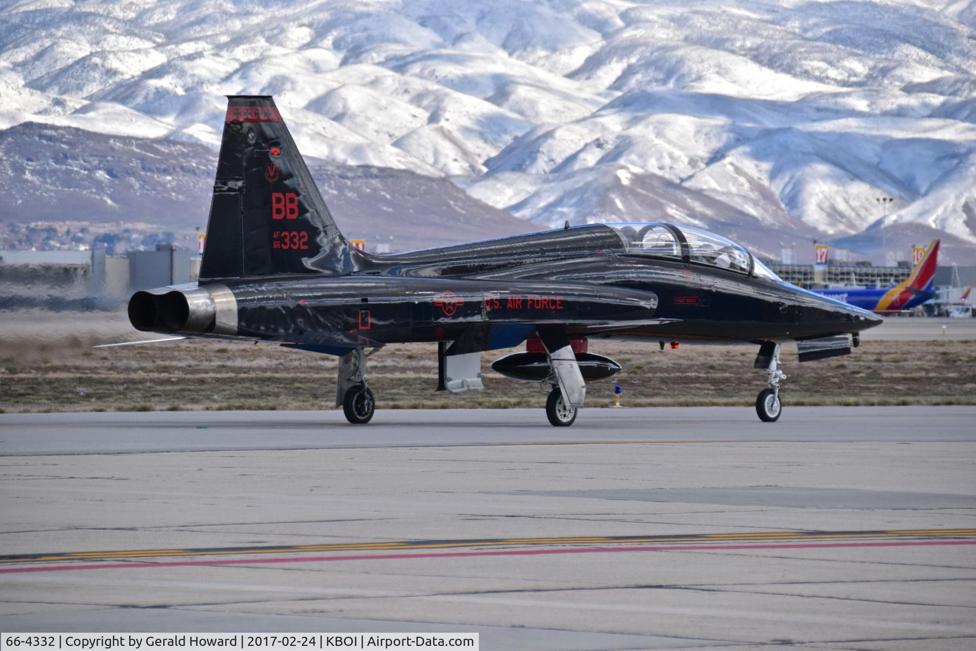 66-4332, 1966 Northrop T-38A Talon C/N N.5908, Taxiing on Bravo for RWY 28L. 9th Recon Wing, Beale AFB, CA.
