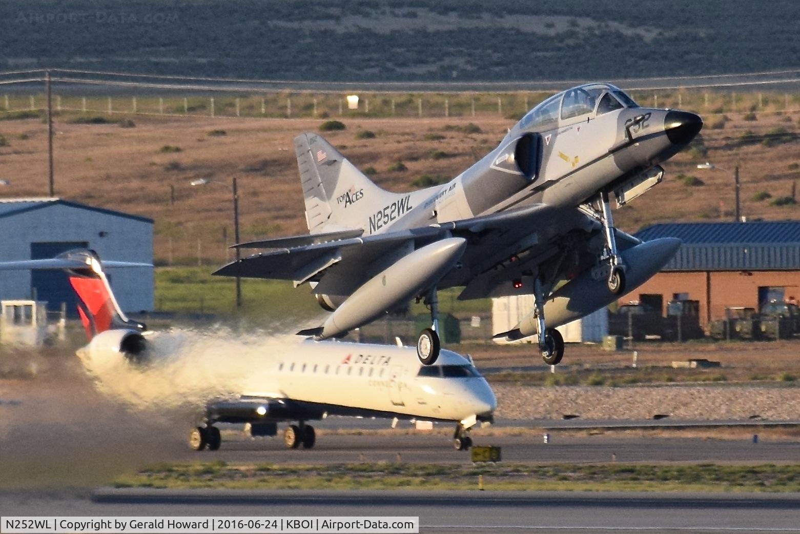 N252WL, 1966 Douglas TA-4J Skyhawk C/N 13610, Departing RWY 28R.