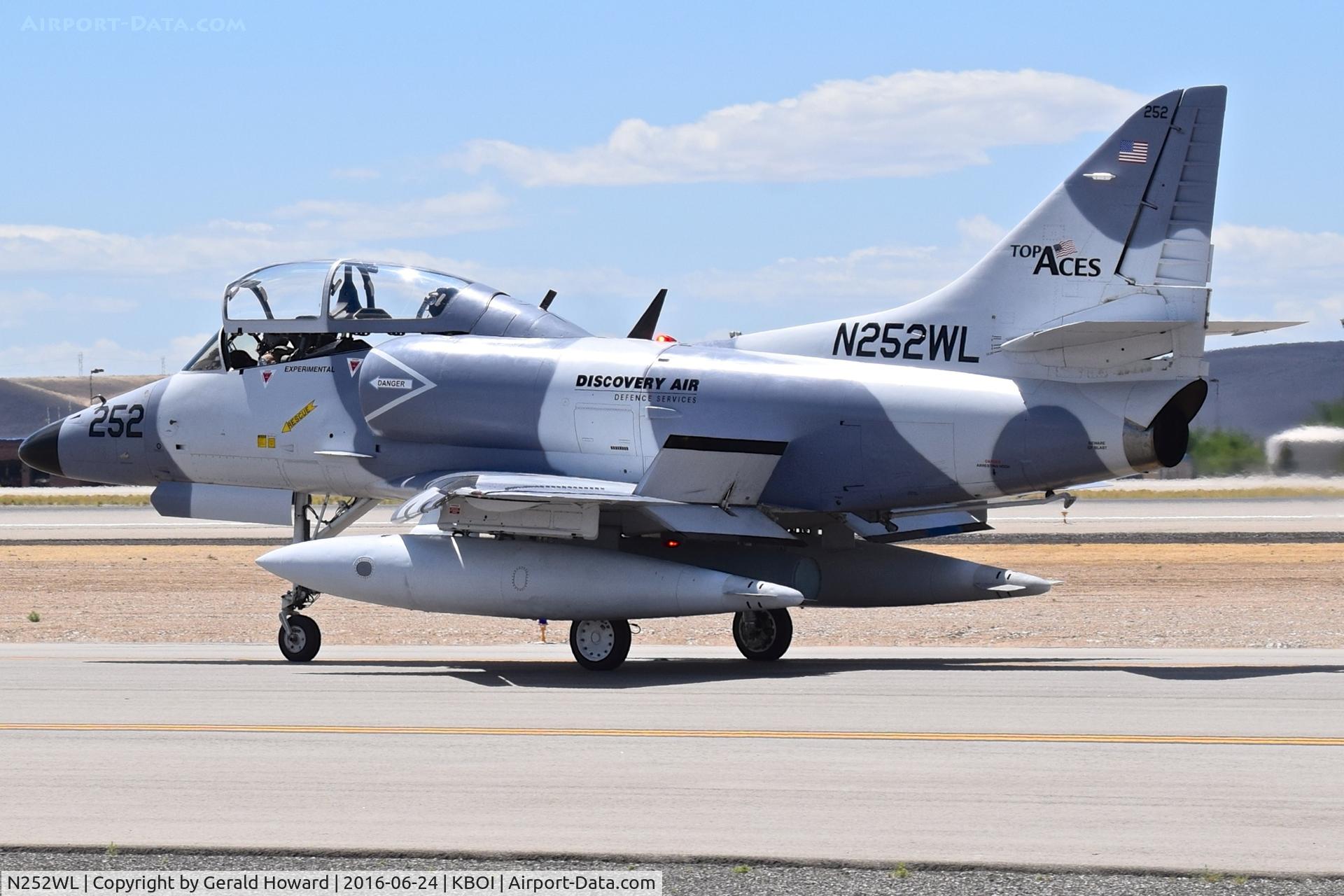 N252WL, 1966 Douglas TA-4J Skyhawk C/N 13610, Taxiing on Alpha to RWY 28R.
