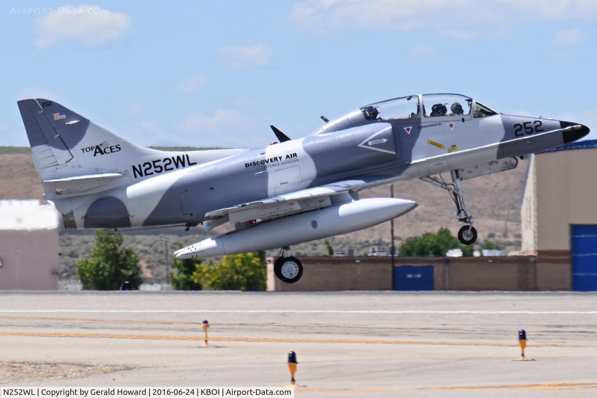 N252WL, 1966 Douglas TA-4J Skyhawk C/N 13610, Third and final take off for the day from RWY 28R.
