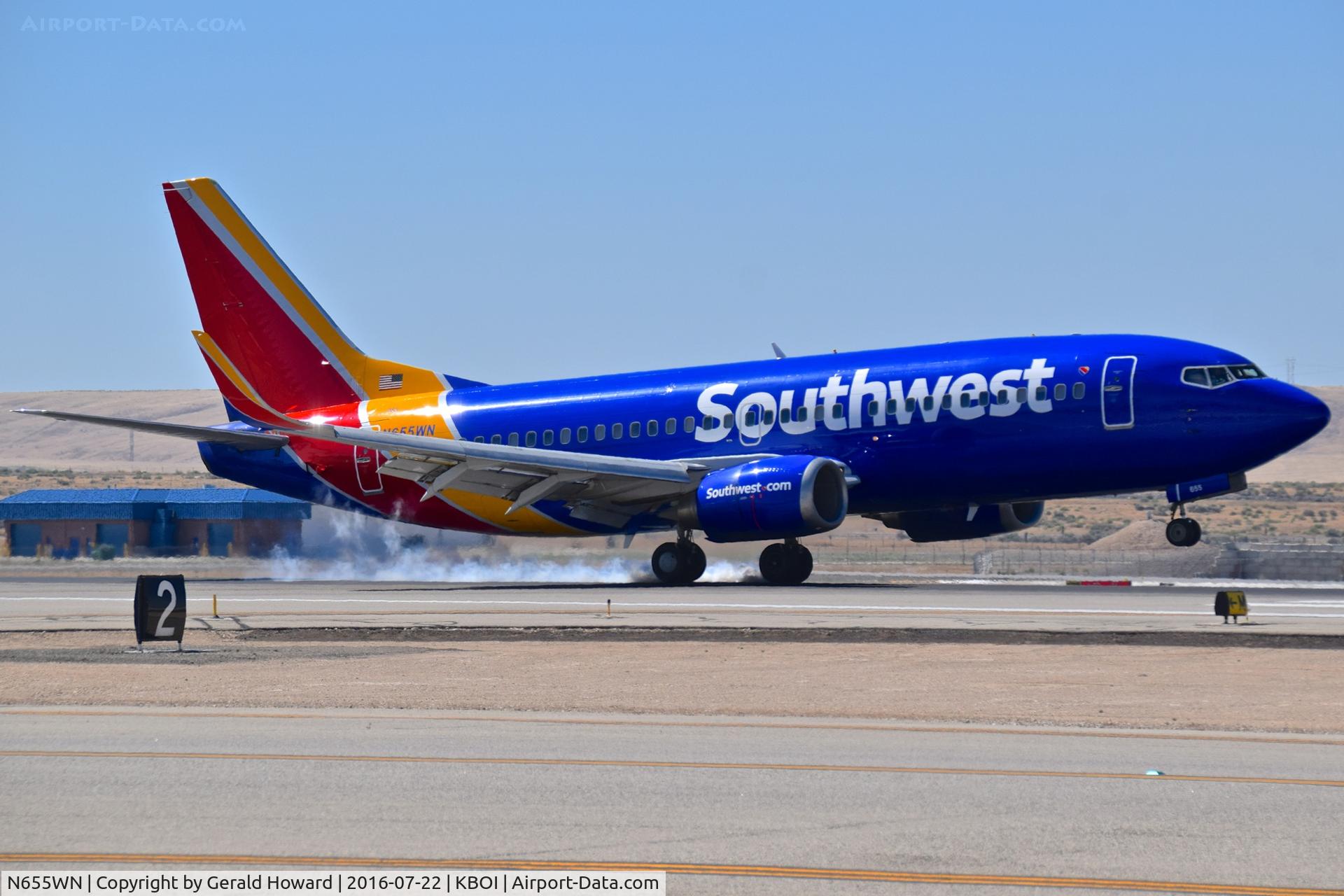 N655WN, 1997 Boeing 737-3H4 C/N 28400, Touch down on RWY 28R.