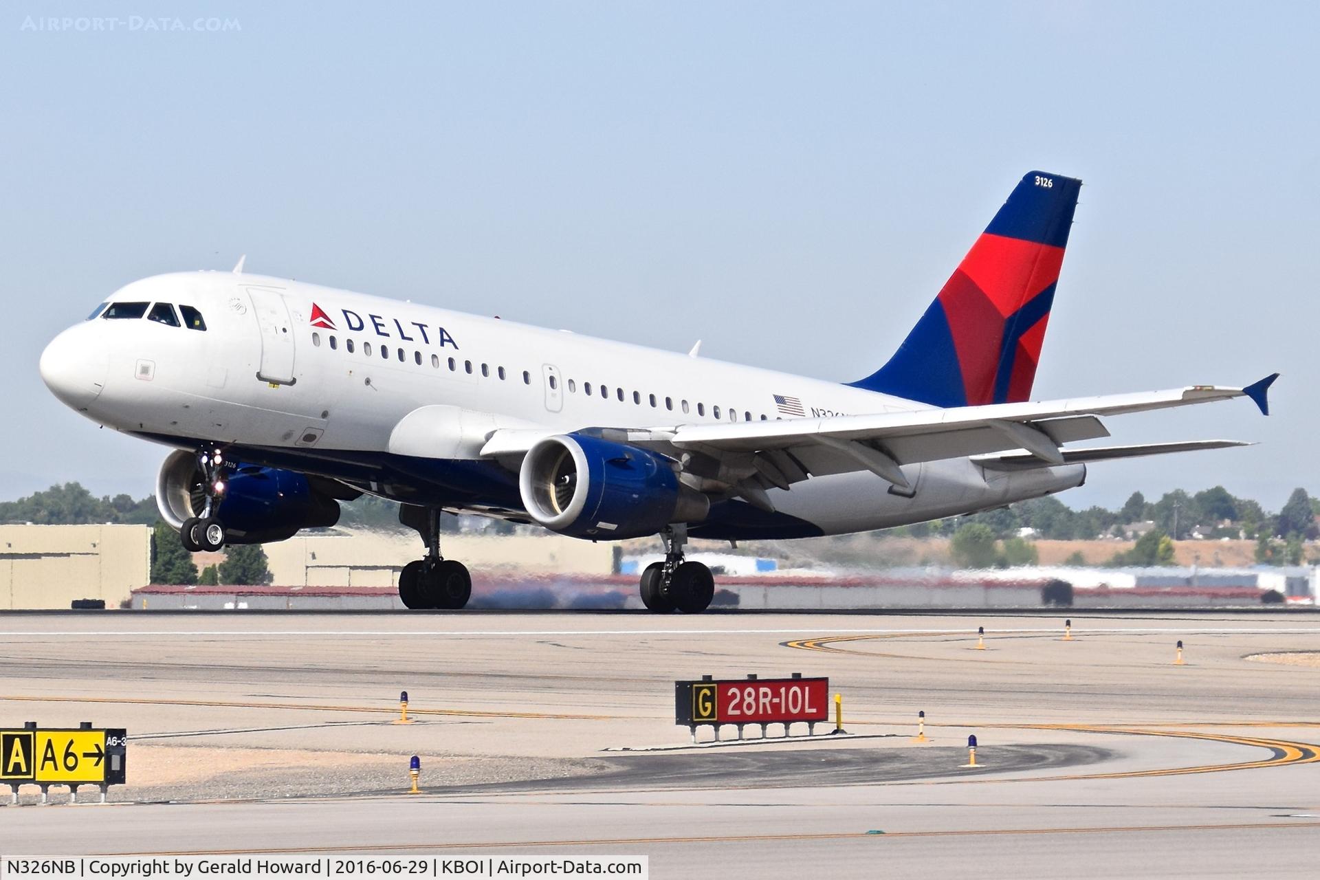 N326NB, 2001 Airbus A319-114 C/N 1498, Landing RWY 10L.