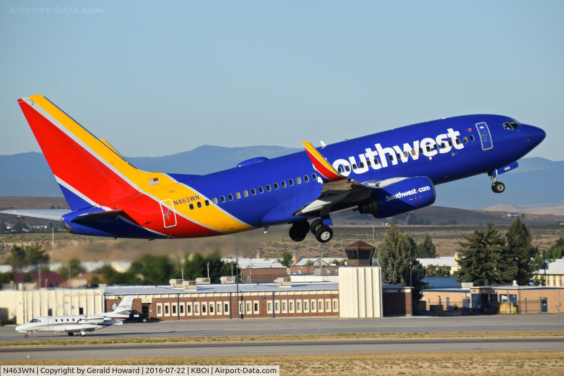 N463WN, 2004 Boeing 737-7H4 C/N 32467, Departing RWY 28R.