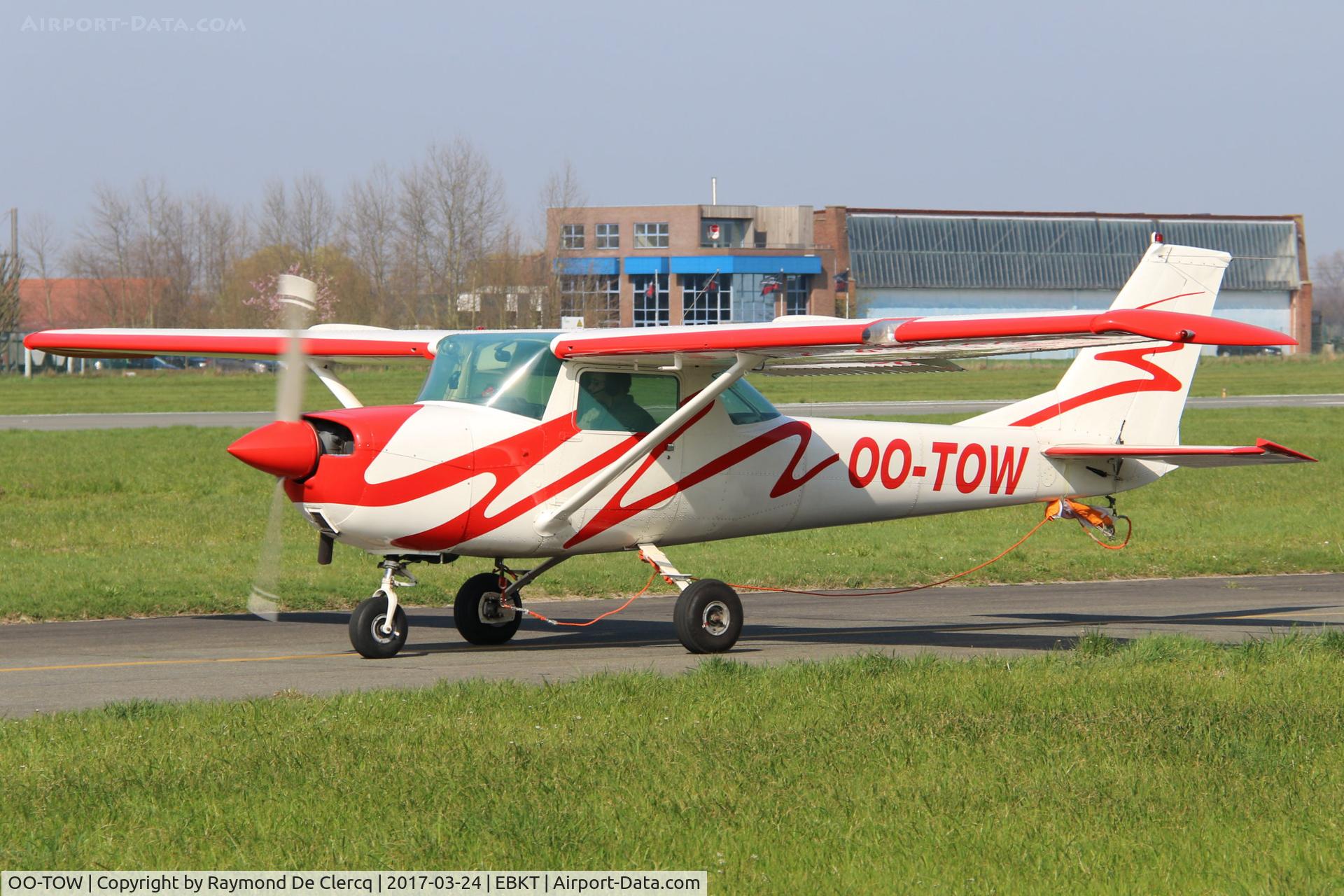 OO-TOW, 1969 Cessna 150K C/N 15071603, Taxiing to rwy 06.