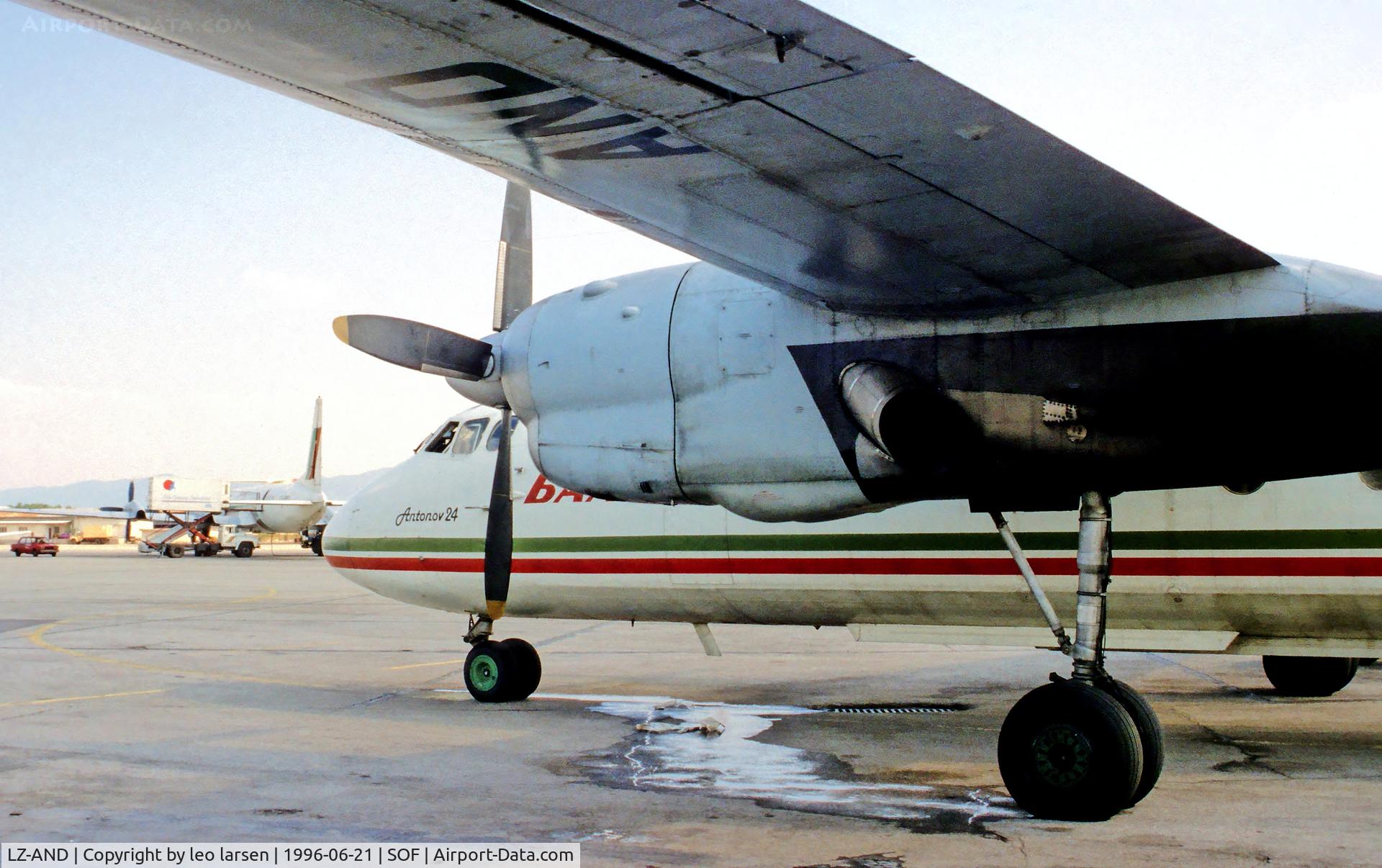 LZ-AND, 1967 Antonov An-24B C/N 77303301, Sofia 21.6.1996