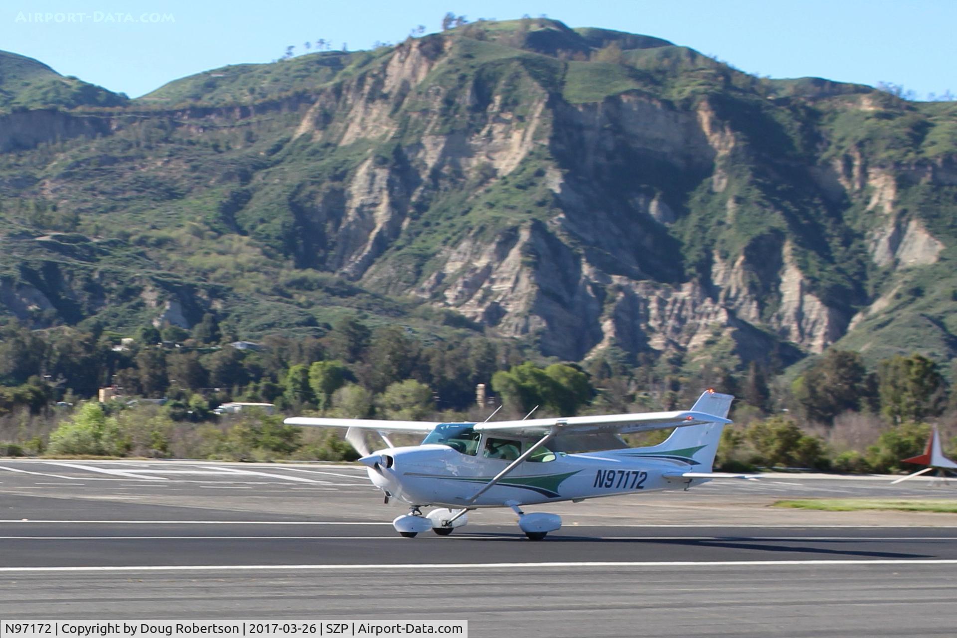 N97172, 1984 Cessna 172P C/N 17276162, 1984 Cessna 172P SKYHAWK, Lycomong O-320-D2J 160 Hp, landing roll Rwy 04