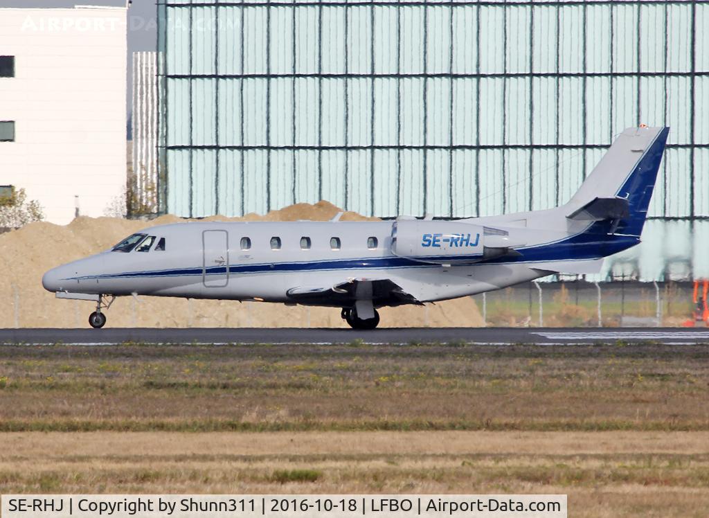 SE-RHJ, 2000 Cessna 560XL Citation Excel C/N 560-5078, Taking off from rwy 32R