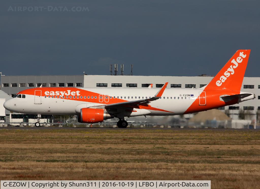 G-EZOW, 2015 Airbus A320-214 C/N 6834, Taking off from rwy 32R