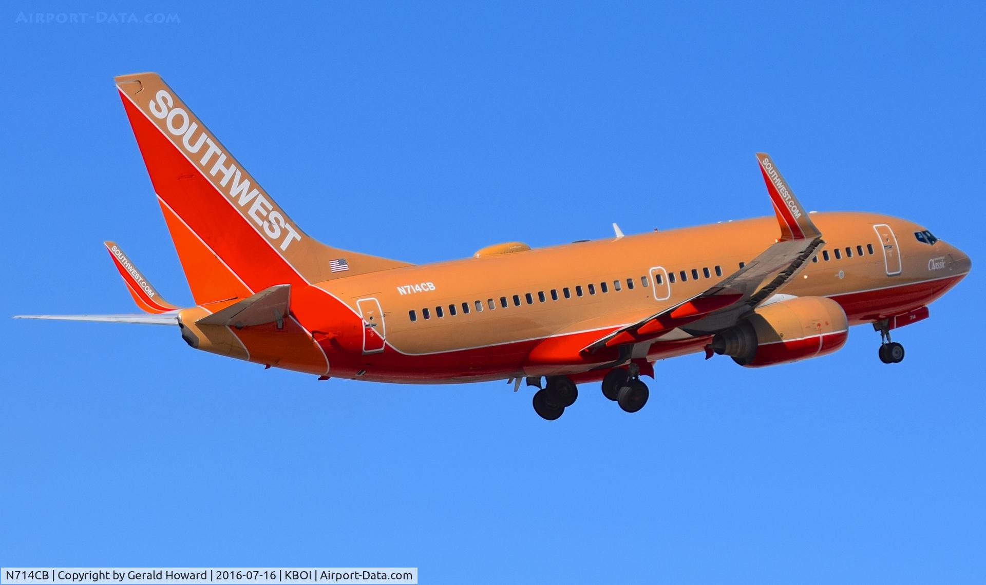 N714CB, 1998 Boeing 737-7H4 C/N 27848, Departing RWY 28R.