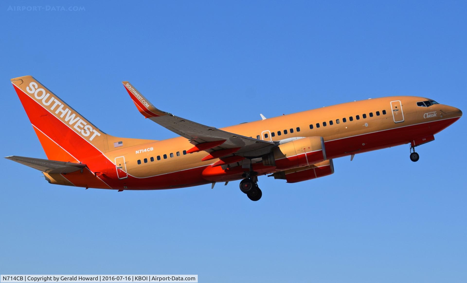 N714CB, 1998 Boeing 737-7H4 C/N 27848, Departing RWY 28R.