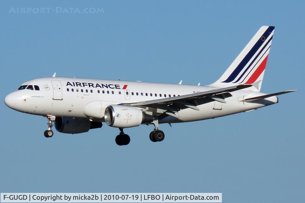 F-GUGD, 2003 Airbus A318-111 C/N 2081, Landing. Scrapped in december 2021.