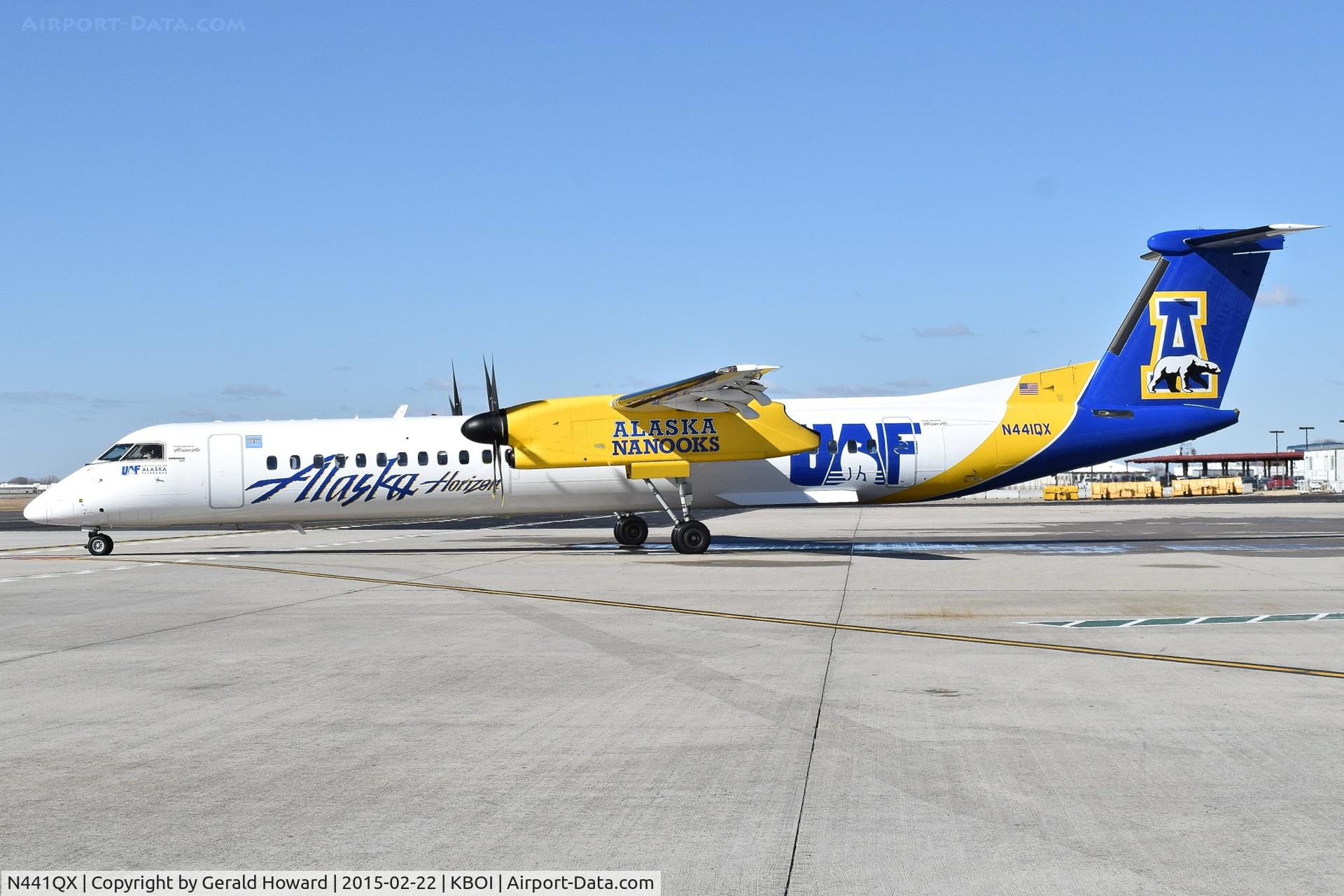 N441QX, 2009 De Havilland Canada DHC-8-402 Dash 8 C/N 4348, Taxiing from ramp to RWY 28R.