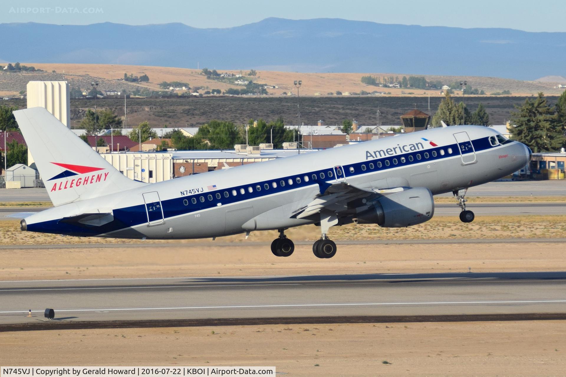 N745VJ, 2000 Airbus A319-112 C/N 1289, Departing RWY 28R.