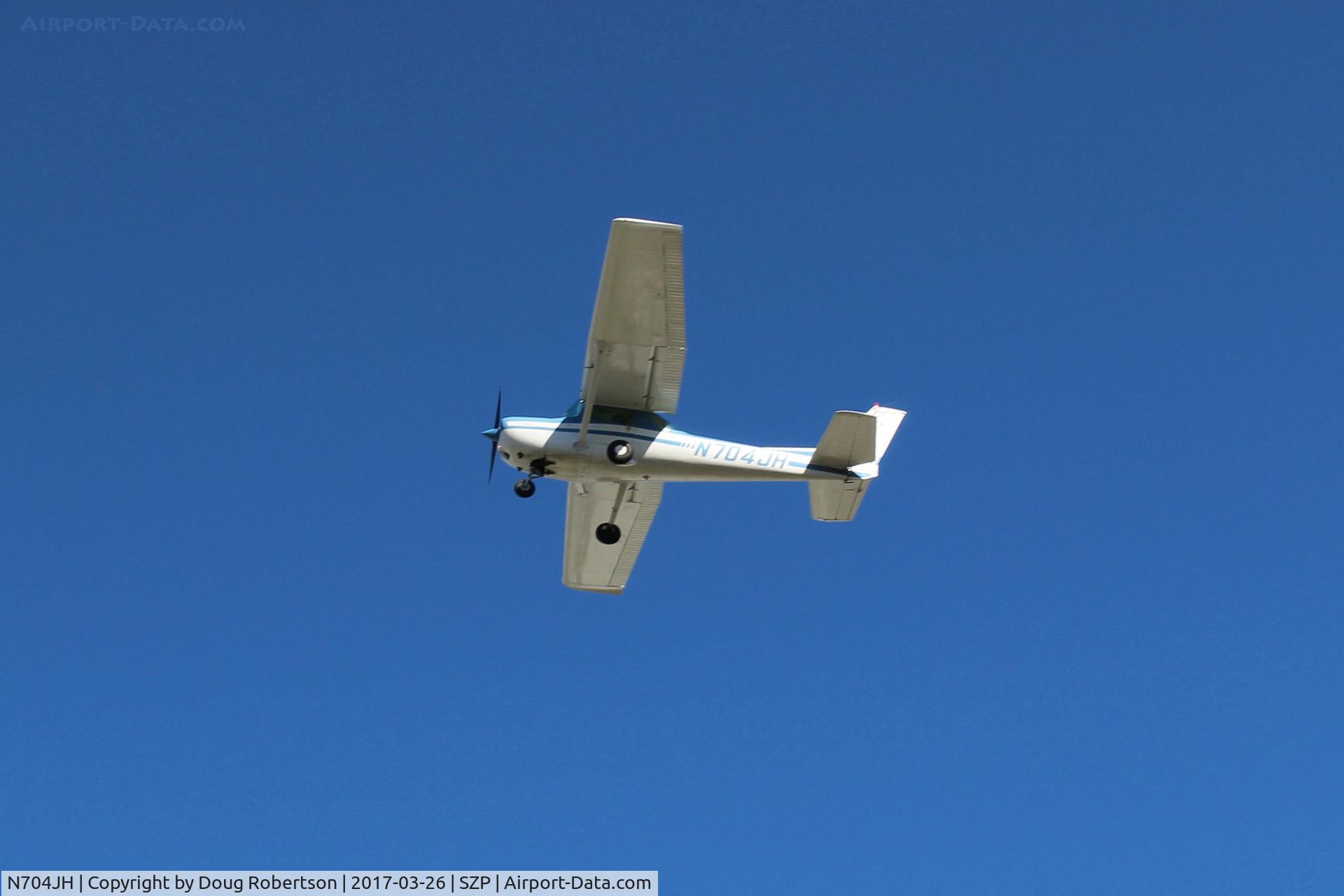 N704JH, 1976 Cessna 150M C/N 15078644, 1976 Cessna 150M, Continental O-200 100 Hp, takeoff climb Rwy 04, wind will shift later this morning