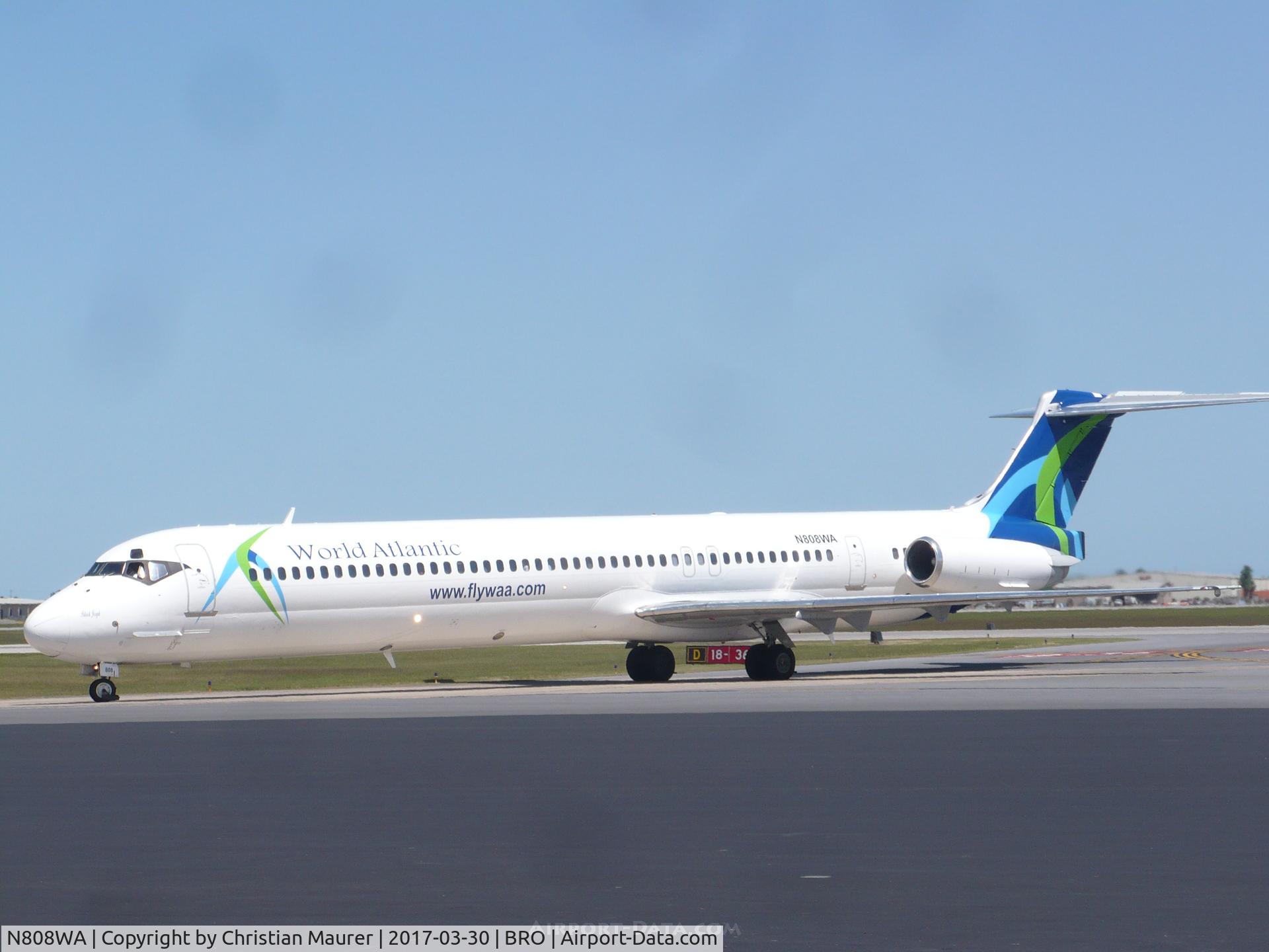 N808WA, 1990 McDonnell Douglas MD-83 (DC-9-83) C/N 53044, DC-9-83 Turning off