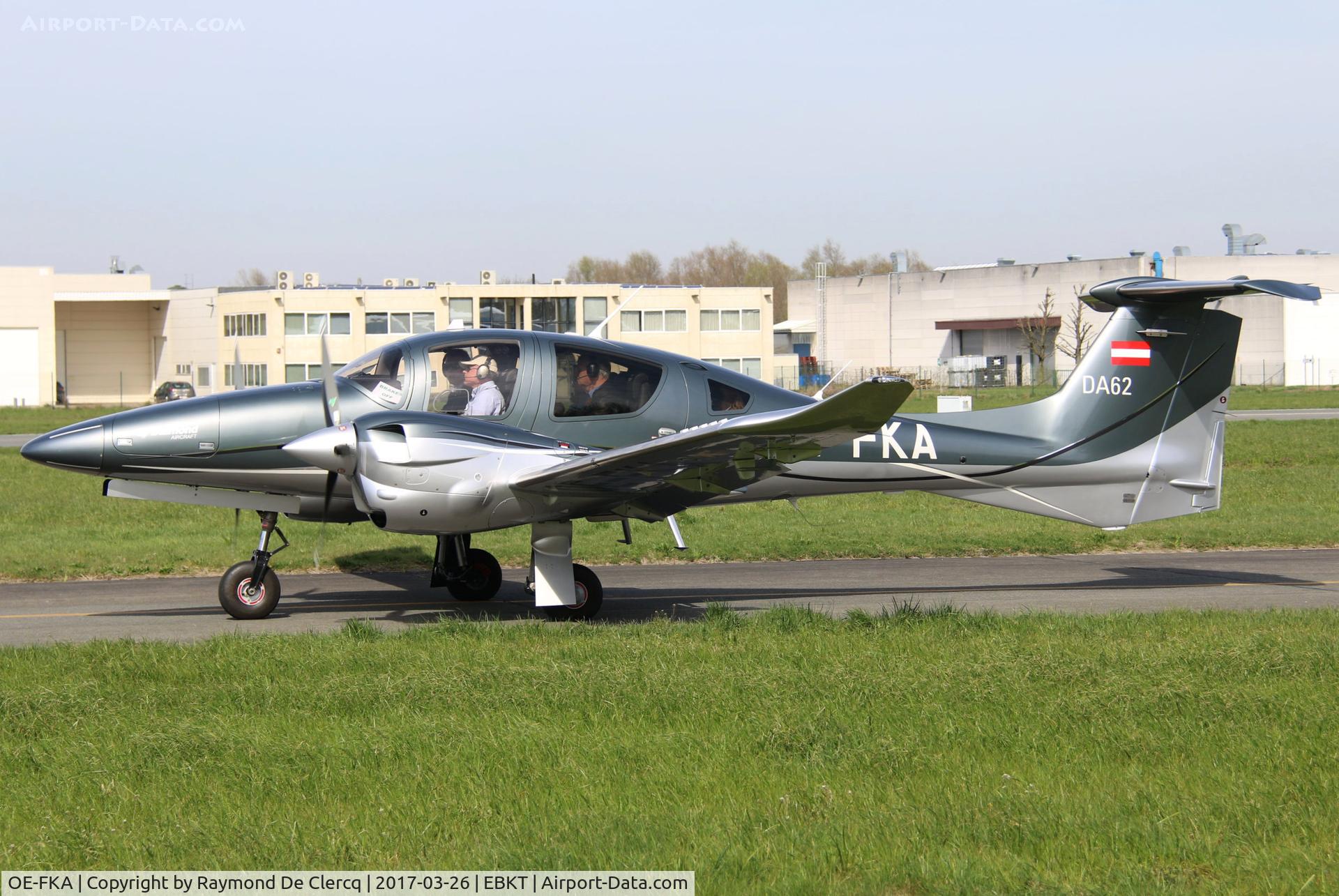 OE-FKA, 2016 Diamond DA-62 C/N 62.035, Taxiing to rwy 06.