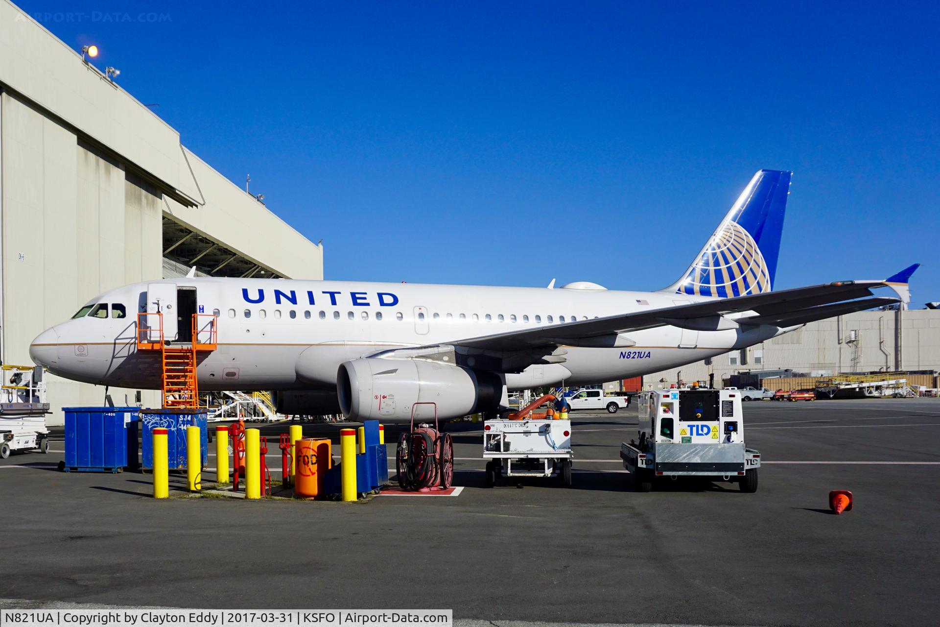 N821UA, 1998 Airbus A319-131 C/N 944, SFO 2017