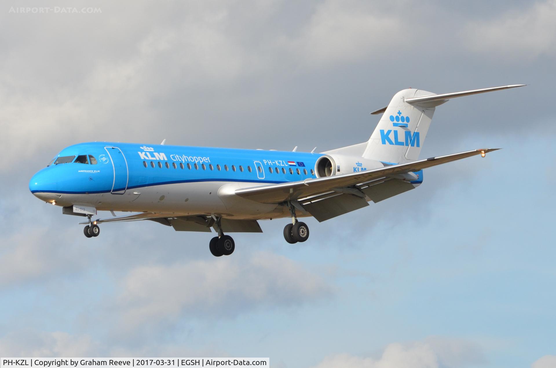 PH-KZL, 1995 Fokker 70 (F-28-0070) C/N 11536, Landing at Norwich.