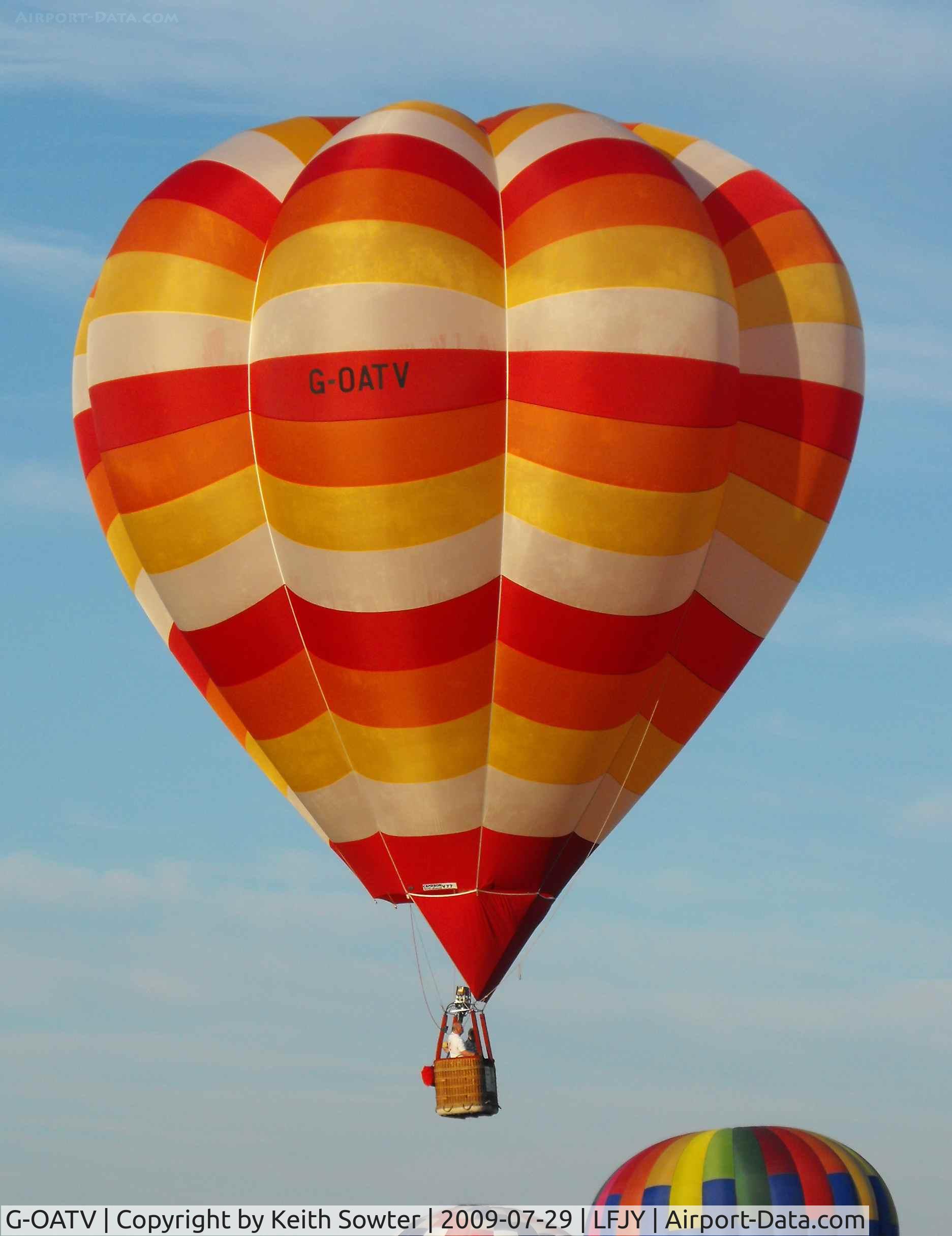 G-OATV, 1990 Cameron Balloons V-77 C/N 2149, Lorraine Mondial Balloon Meet 2009 at Chambley Airfield LFJY