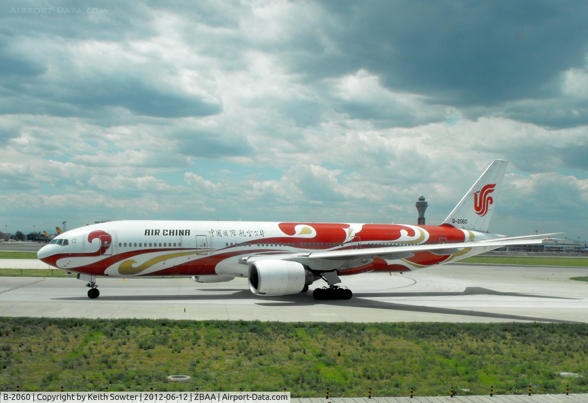 B-2060, 1998 Boeing 777-2J6 C/N 29154, Taken through glass